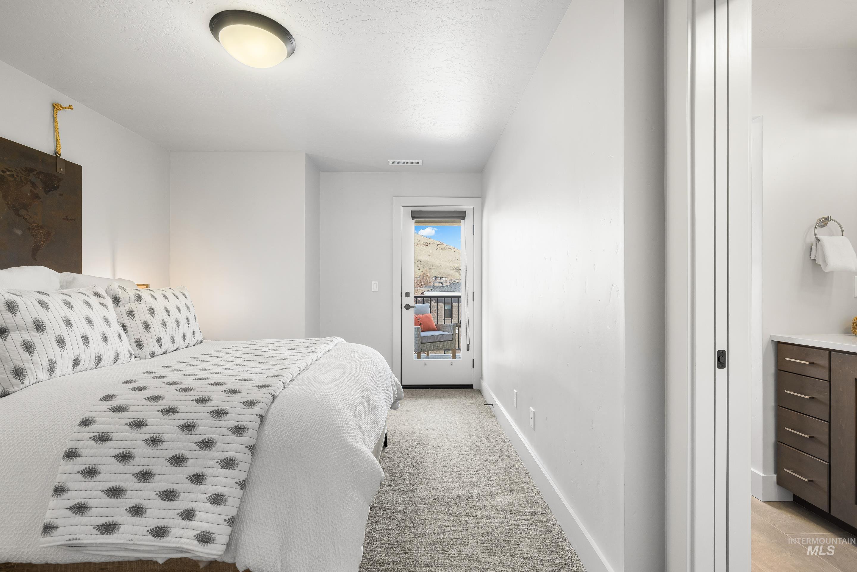 3707 E Parkcenter Blvd, Boise, Idaho 83716, 3 Bedrooms, 3 Bathrooms, Residential For Sale, Price $634,999, 98979151