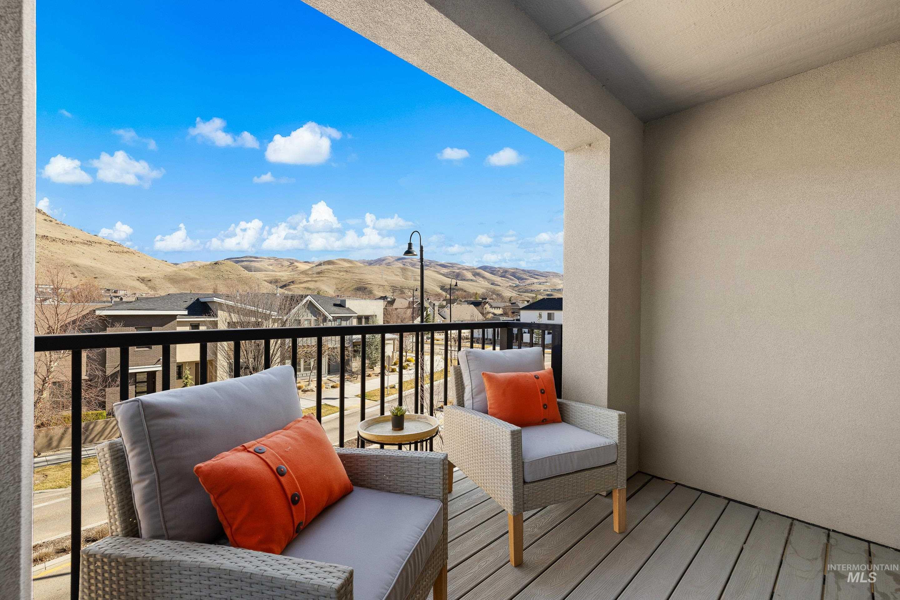 3707 E Parkcenter Blvd, Boise, Idaho 83716, 3 Bedrooms, 3 Bathrooms, Residential For Sale, Price $634,999, 98979151