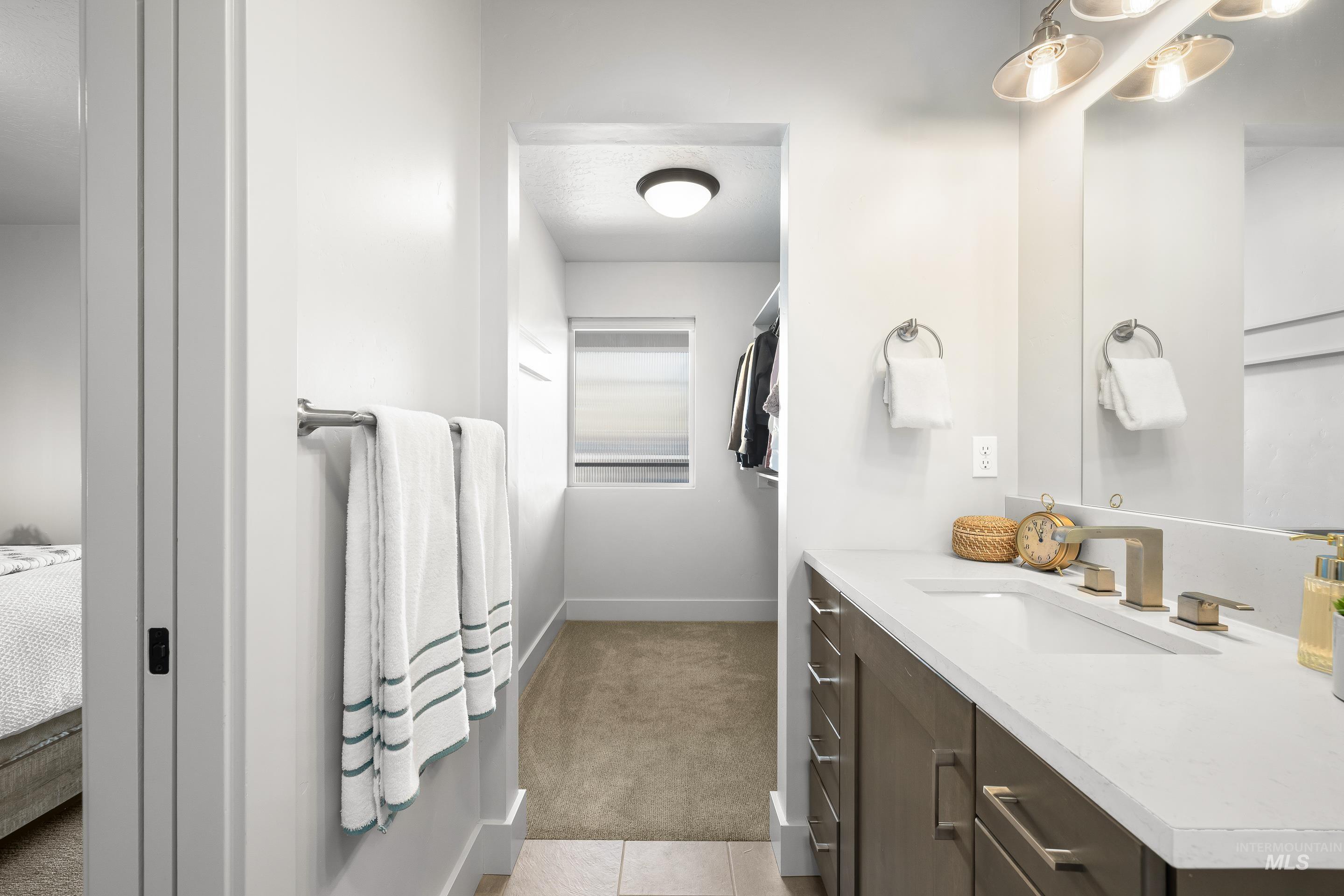 3707 E Parkcenter Blvd, Boise, Idaho 83716, 3 Bedrooms, 3 Bathrooms, Residential For Sale, Price $634,999, 98979151