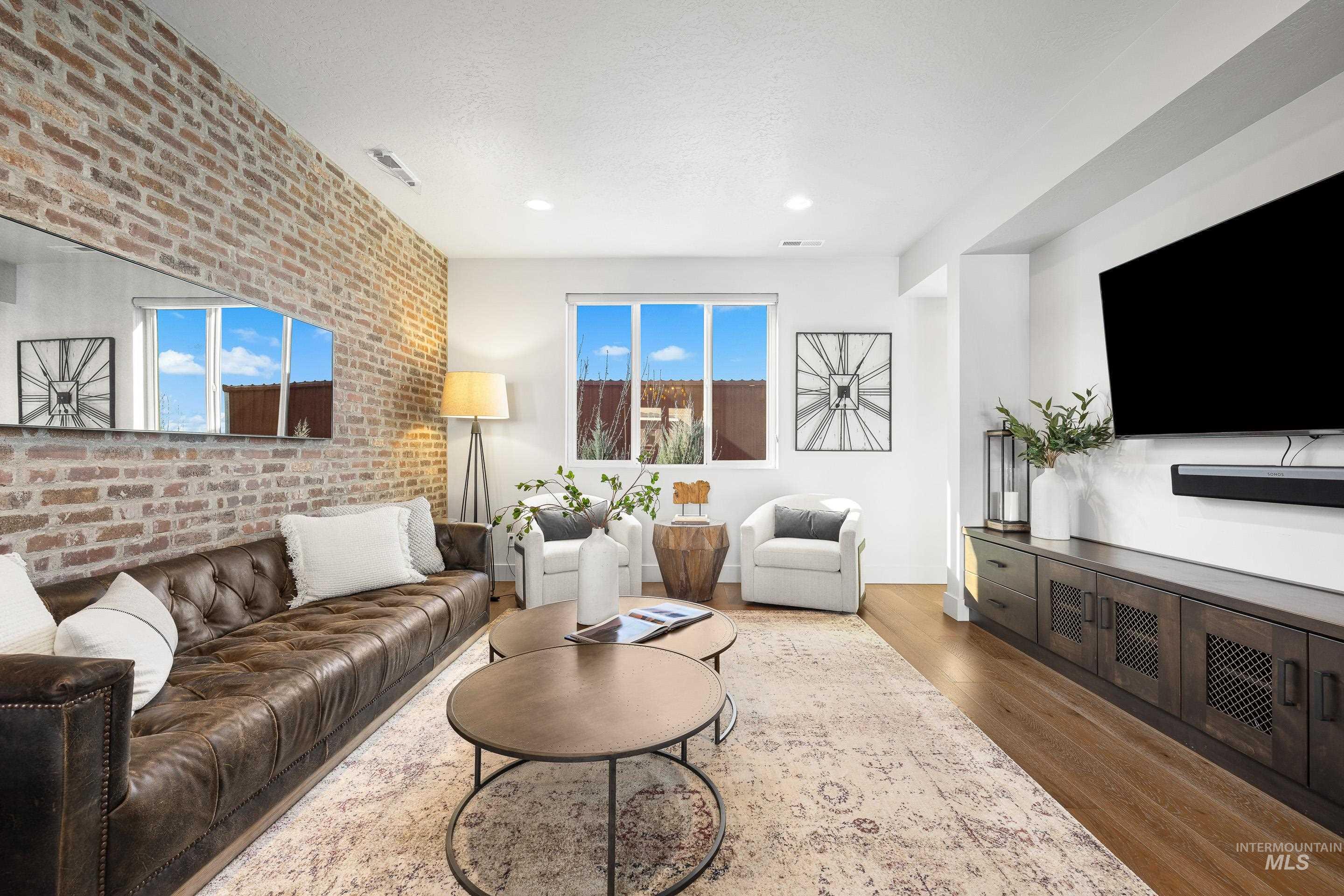 3707 E Parkcenter Blvd, Boise, Idaho 83716, 3 Bedrooms, 3 Bathrooms, Residential For Sale, Price $634,999, 98979151