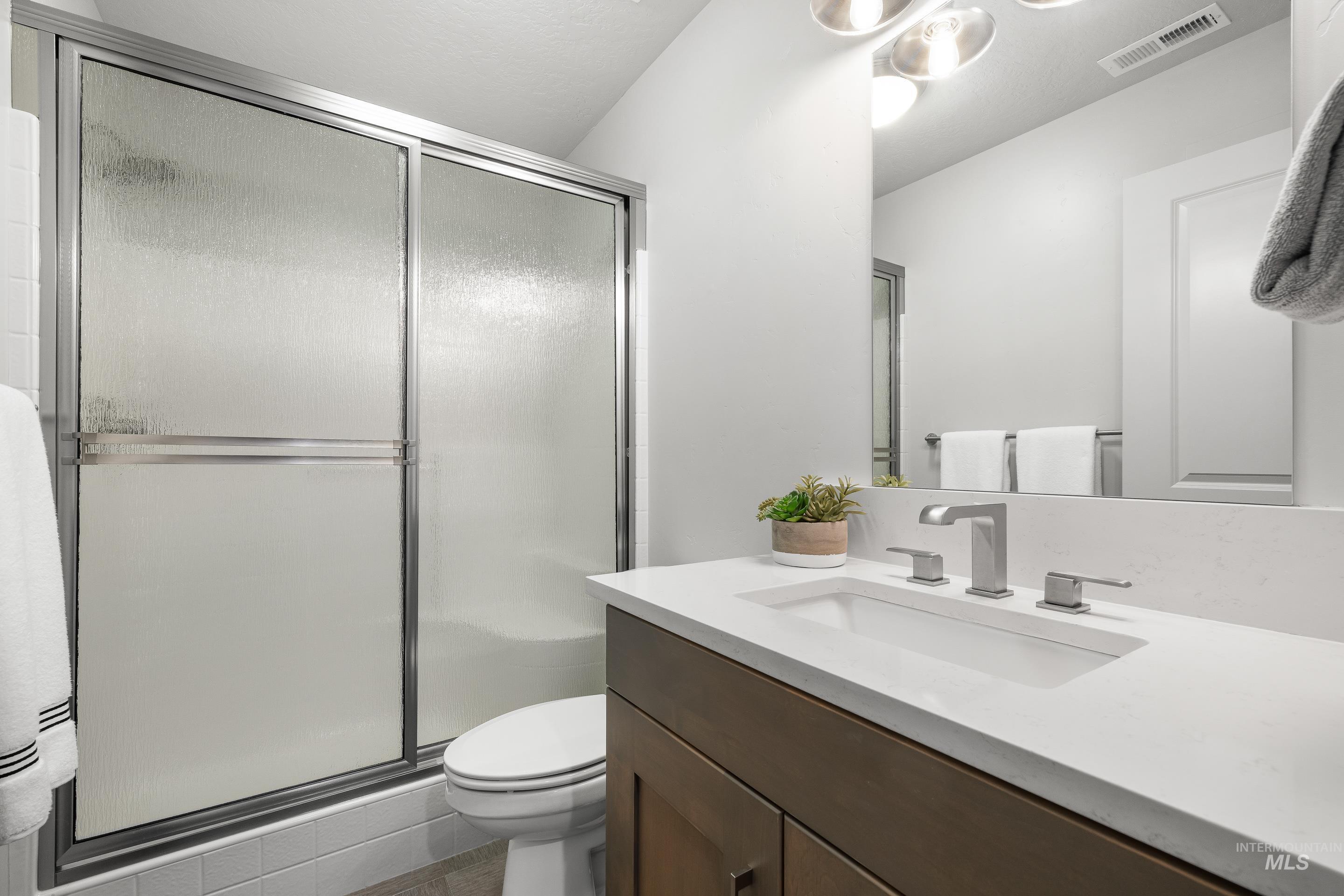 3707 E Parkcenter Blvd, Boise, Idaho 83716, 3 Bedrooms, 3 Bathrooms, Residential For Sale, Price $634,999, 98979151