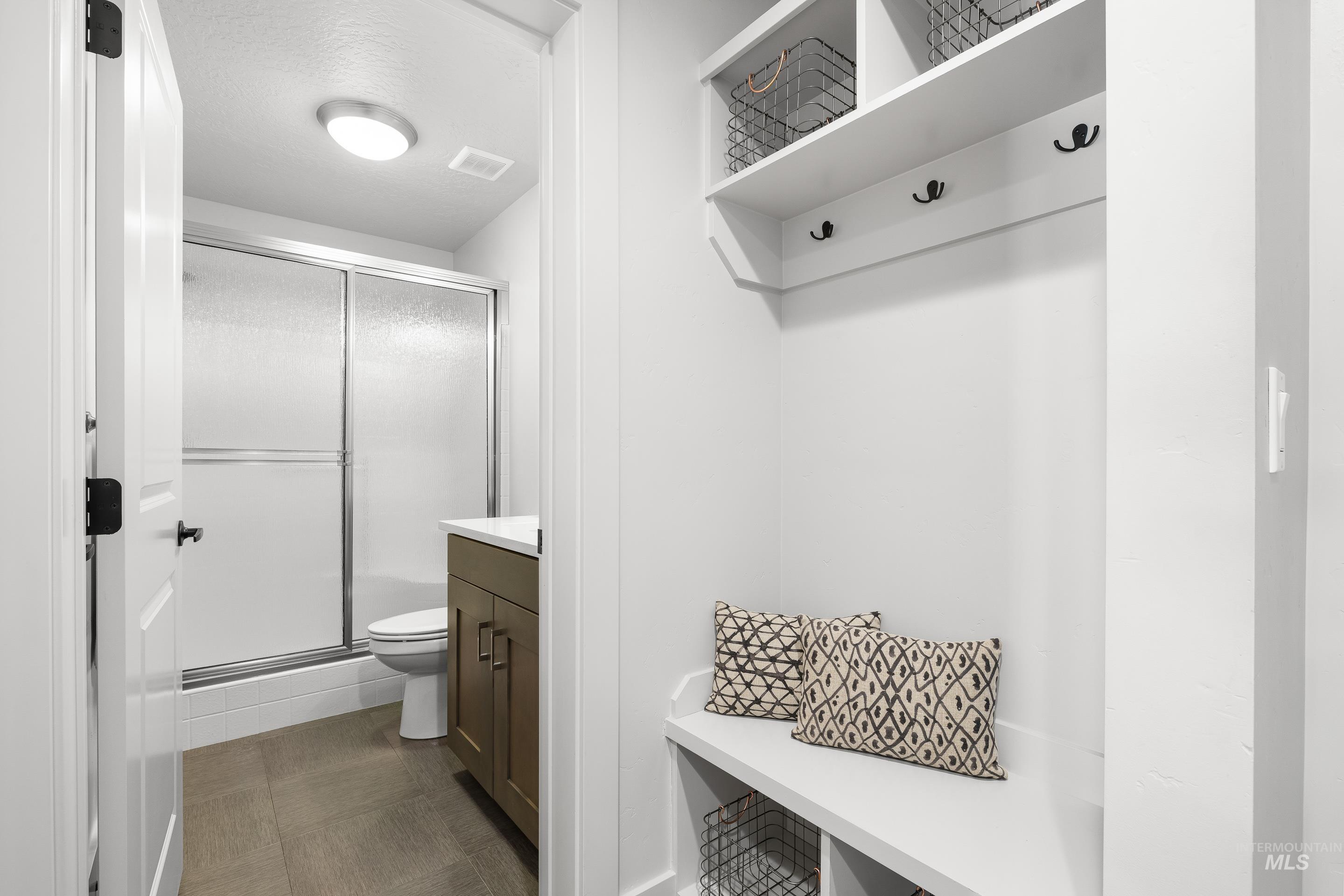 3707 E Parkcenter Blvd, Boise, Idaho 83716, 3 Bedrooms, 3 Bathrooms, Residential For Sale, Price $634,999, 98979151