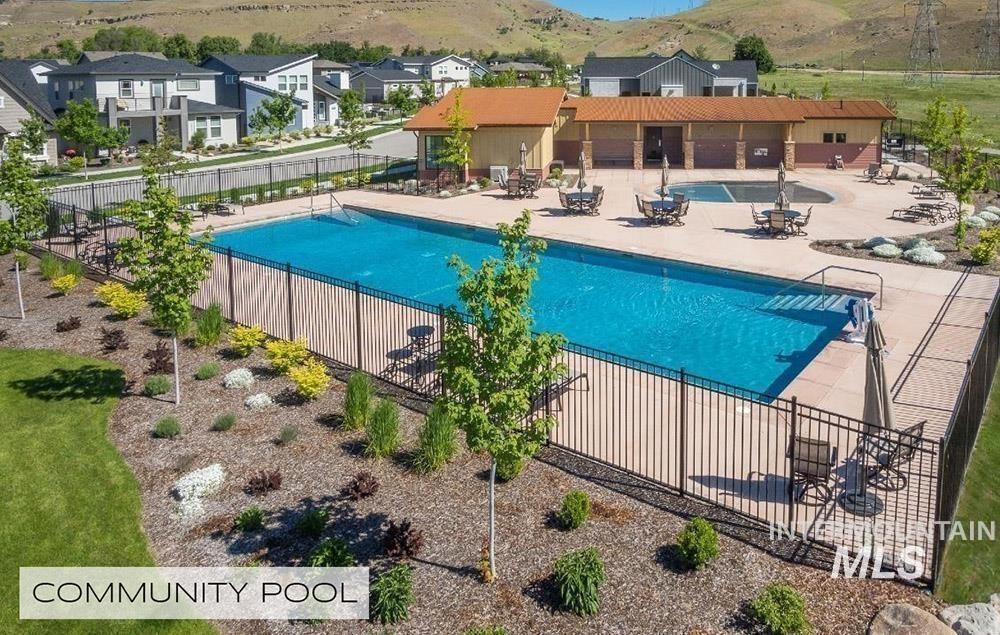 3707 E Parkcenter Blvd, Boise, Idaho 83716, 3 Bedrooms, 3 Bathrooms, Residential For Sale, Price $634,999, 98979151