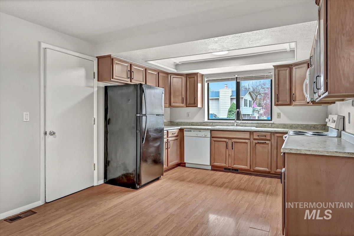 1260 E Hancock Dr., Boise, Idaho 83706, 3 Bedrooms, 2 Bathrooms, Residential For Sale, Price $429,900,MLS 98979153