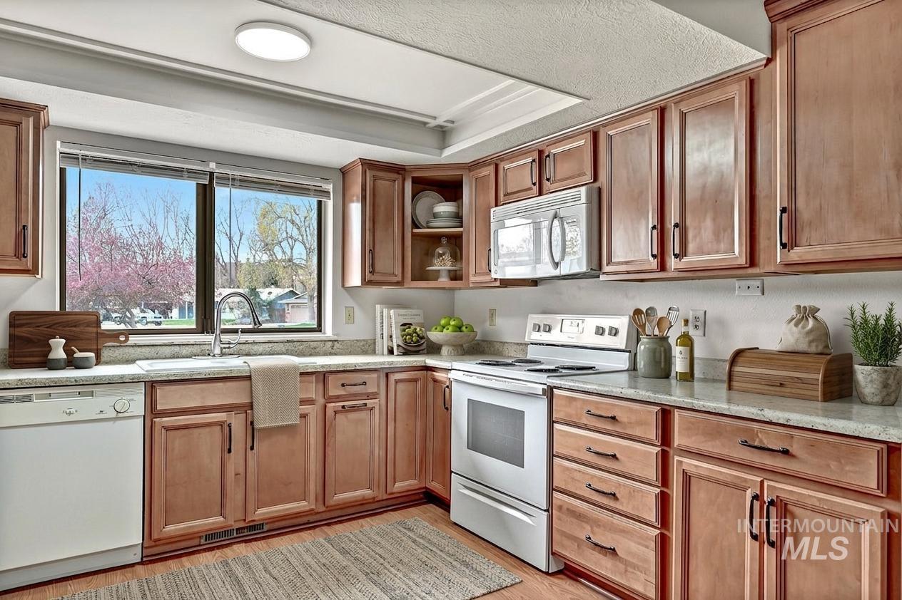 1260 E Hancock Dr., Boise, Idaho 83706, 3 Bedrooms, 2 Bathrooms, Residential For Sale, Price $429,900,MLS 98979153