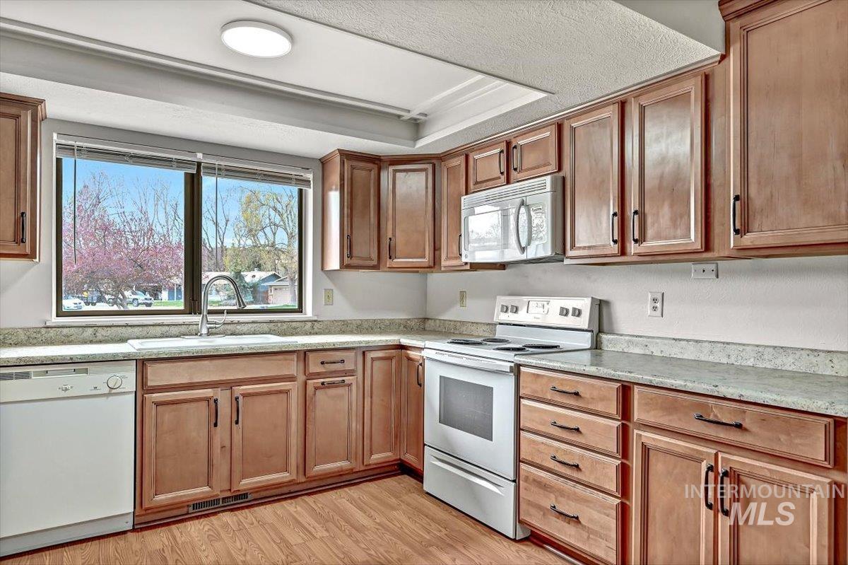 1260 E Hancock Dr., Boise, Idaho 83706, 3 Bedrooms, 2 Bathrooms, Residential For Sale, Price $429,900,MLS 98979153