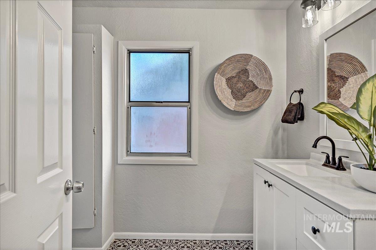 1419 S Division Ave, Boise, Idaho 83706, 2 Bedrooms, 1 Bathroom, Residential For Sale, Price $389,900,MLS 98979155