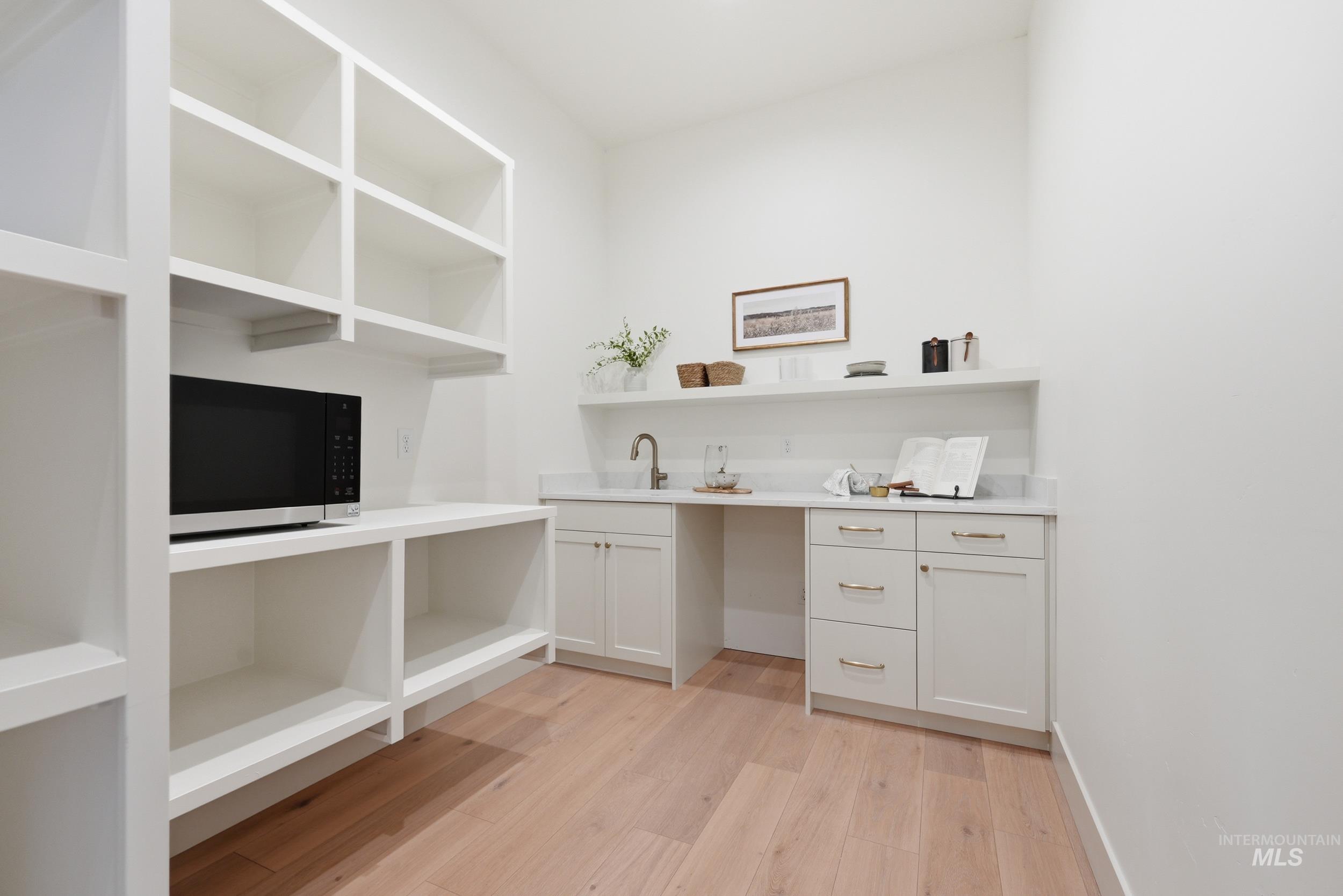 24921 Belgian Way, Middleton, Idaho 83644, 5 Bedrooms, 4 Bathrooms, Residential For Sale, Price $1,375,000,MLS 98979163