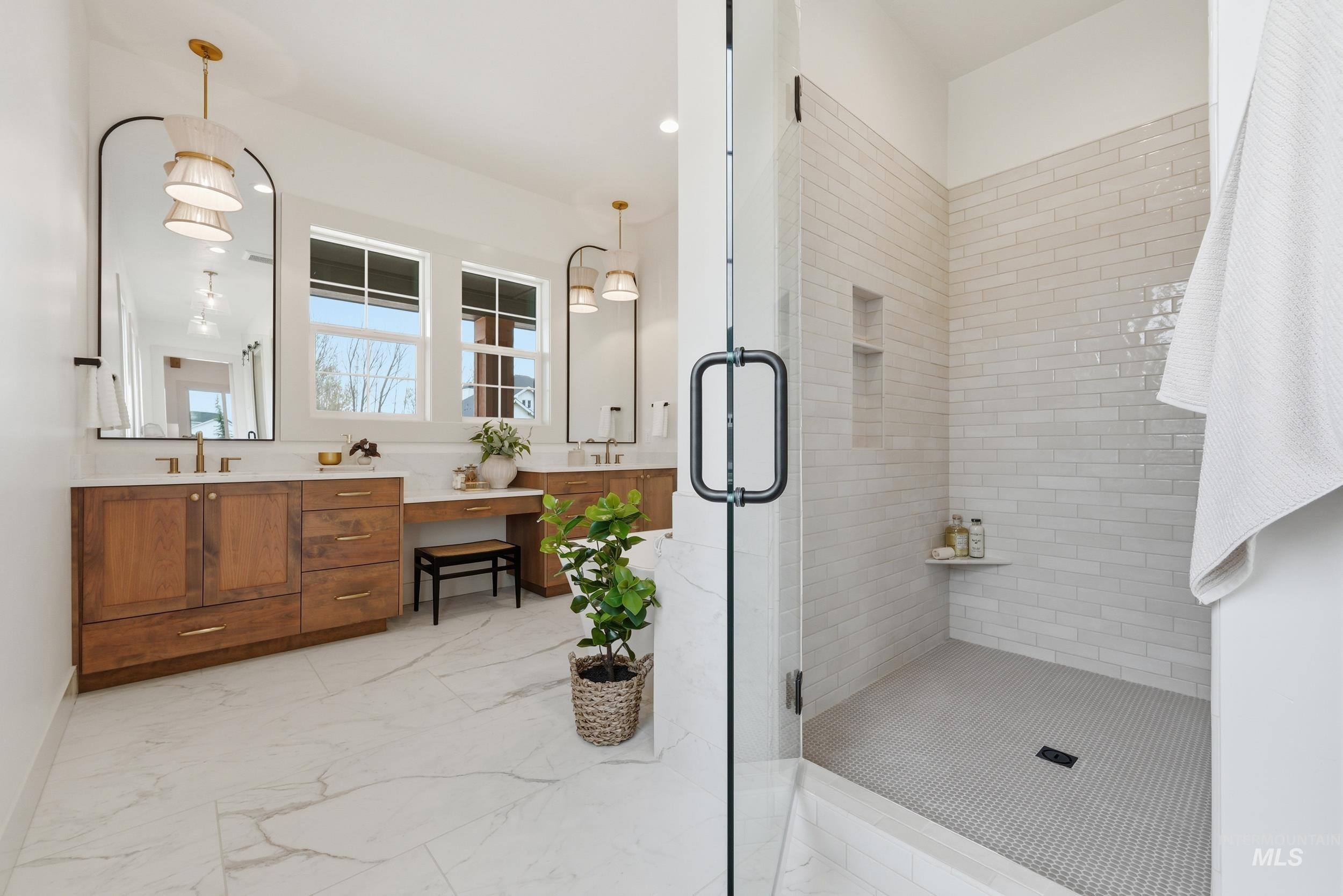 24921 Belgian Way, Middleton, Idaho 83644, 5 Bedrooms, 4 Bathrooms, Residential For Sale, Price $1,375,000,MLS 98979163