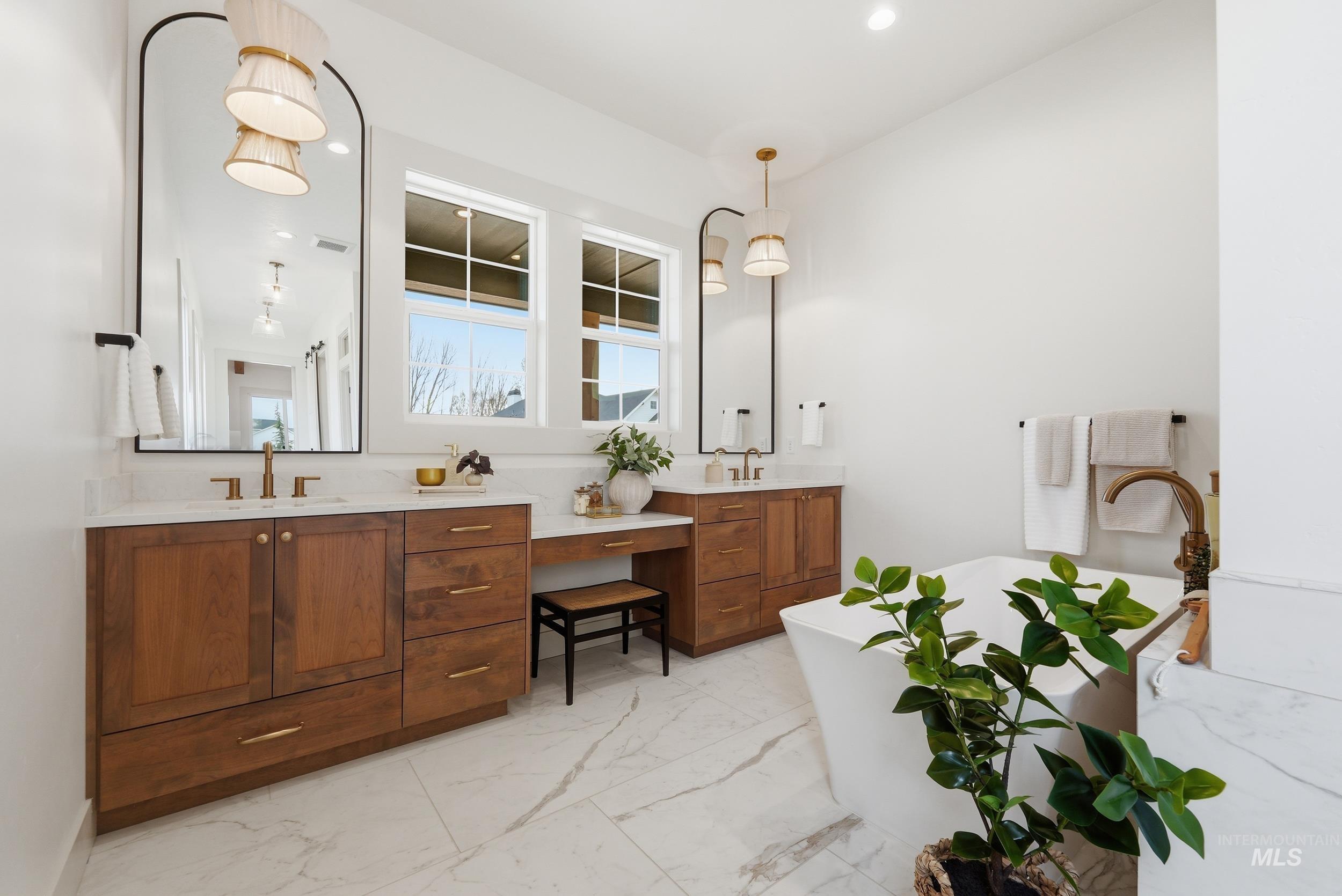 24921 Belgian Way, Middleton, Idaho 83644, 5 Bedrooms, 4 Bathrooms, Residential For Sale, Price $1,375,000,MLS 98979163