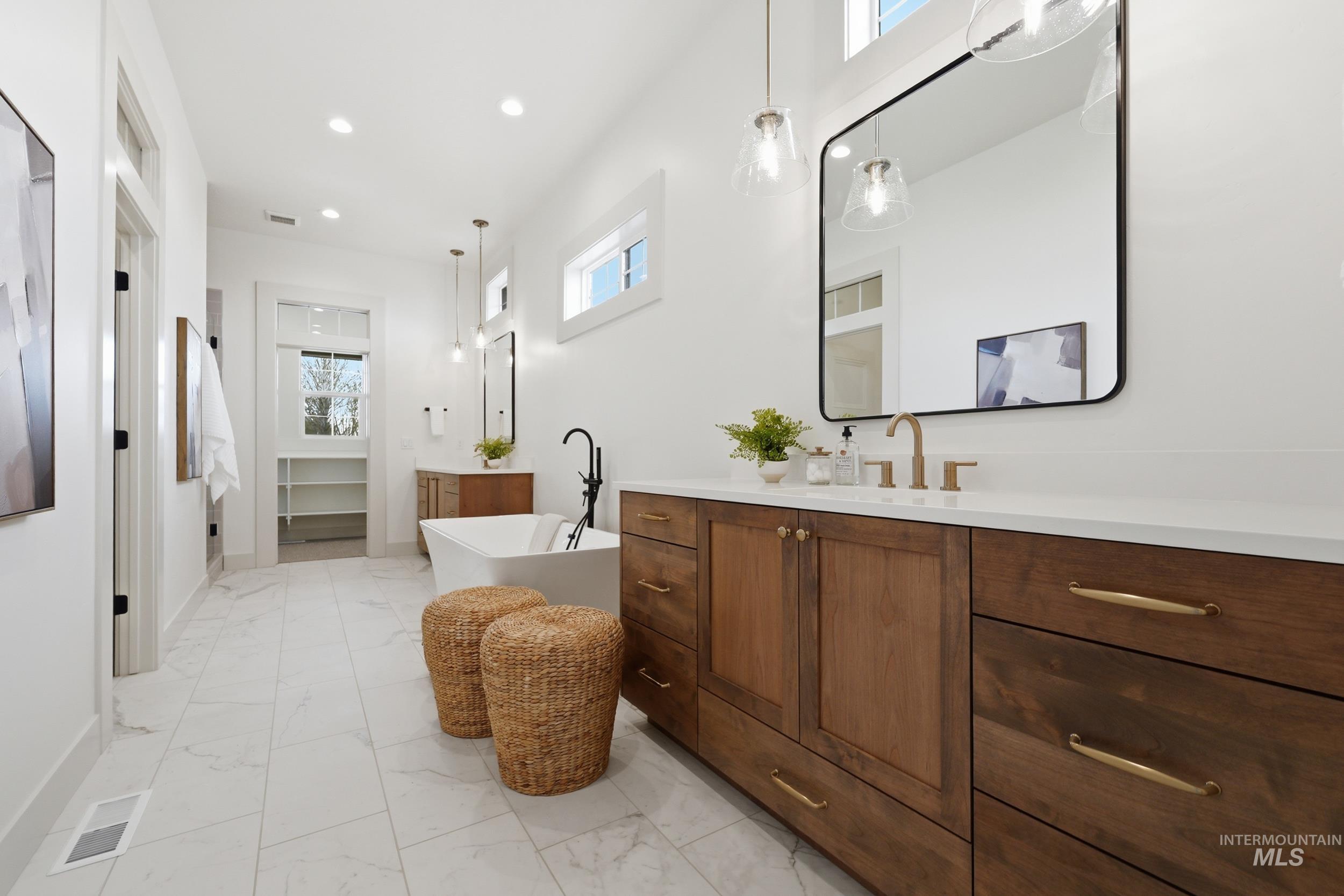 24921 Belgian Way, Middleton, Idaho 83644, 5 Bedrooms, 4 Bathrooms, Residential For Sale, Price $1,375,000,MLS 98979163