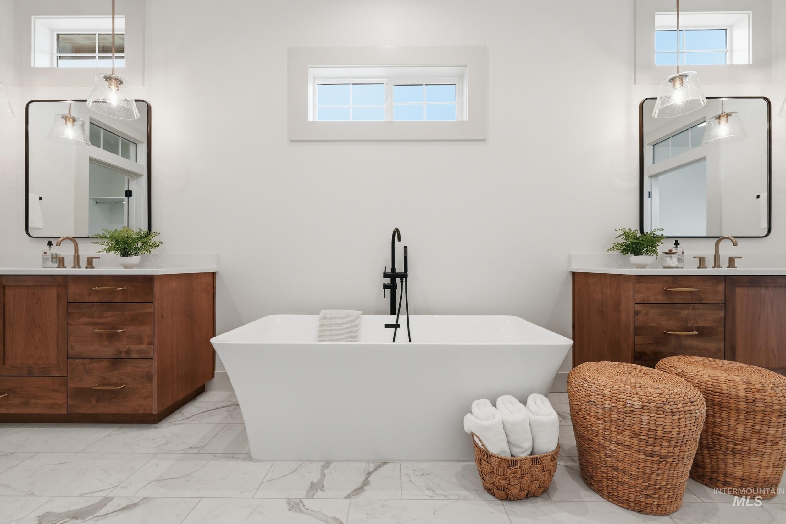 24921 Belgian Way, Middleton, Idaho 83644, 5 Bedrooms, 4 Bathrooms, Residential For Sale, Price $1,375,000,MLS 98979163