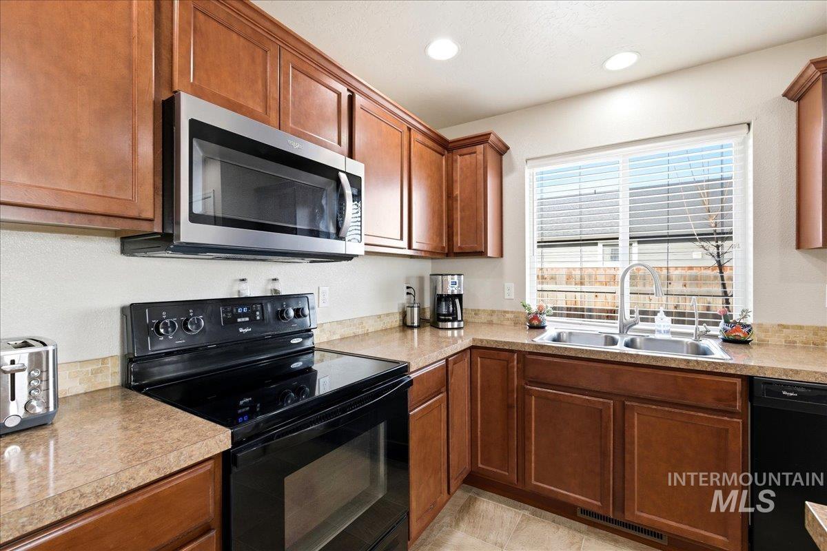 13622 Orlando Street, Caldwell, Idaho 83607, 3 Bedrooms, 2 Bathrooms, Residential For Sale, Price $384,900,MLS 98979165