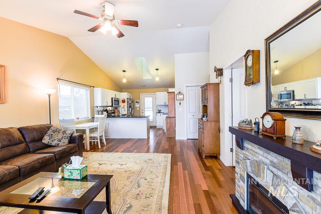 2609 White Ave., Moscow, Idaho 83843, 3 Bedrooms, 2 Bathrooms, Residential For Sale, Price $449,000,MLS 98979166