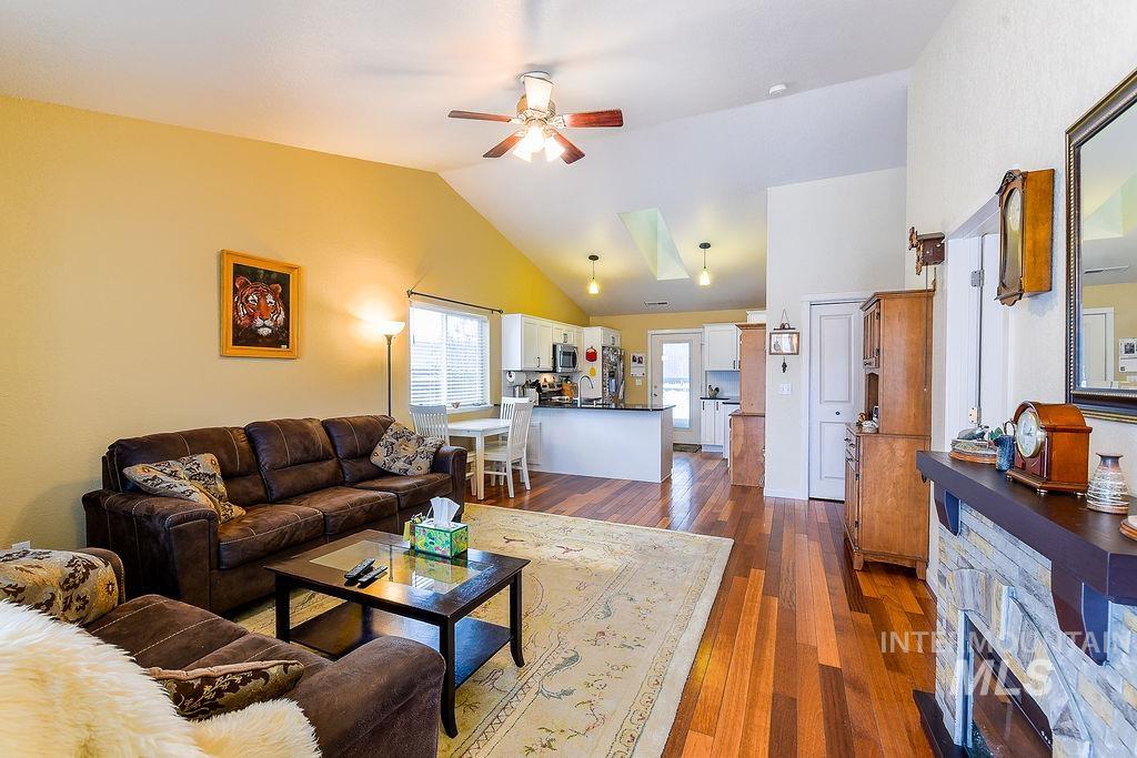 2609 White Ave., Moscow, Idaho 83843, 3 Bedrooms, 2 Bathrooms, Residential For Sale, Price $449,000,MLS 98979166