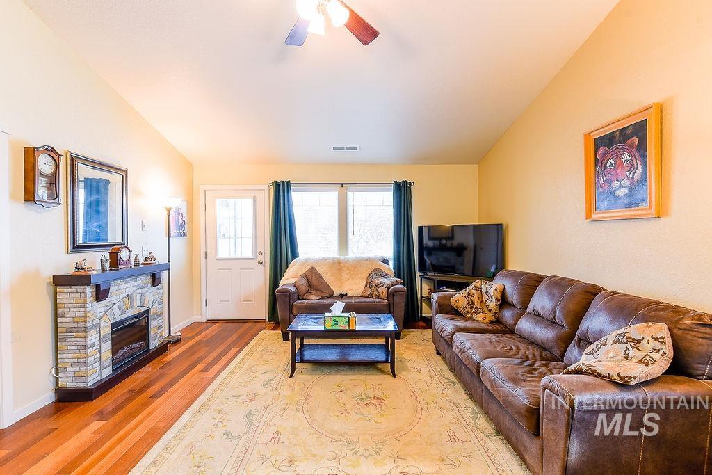 2609 White Ave., Moscow, Idaho 83843, 3 Bedrooms, 2 Bathrooms, Residential For Sale, Price $449,000,MLS 98979166