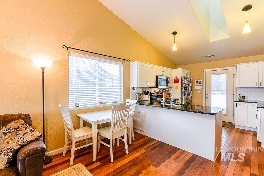 2609 White Ave., Moscow, Idaho 83843, 3 Bedrooms, 2 Bathrooms, Residential For Sale, Price $449,000,MLS 98979166