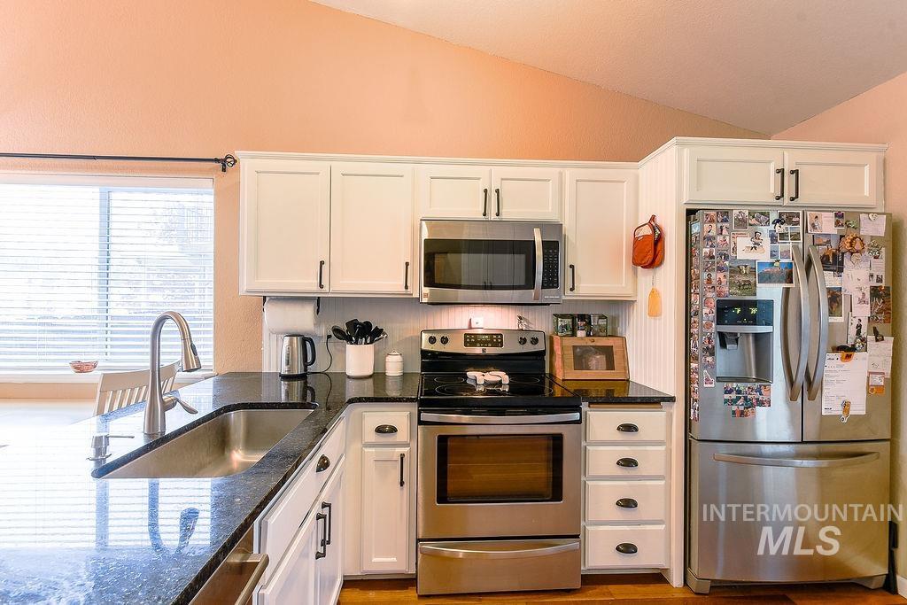 2609 White Ave., Moscow, Idaho 83843, 3 Bedrooms, 2 Bathrooms, Residential For Sale, Price $449,000,MLS 98979166