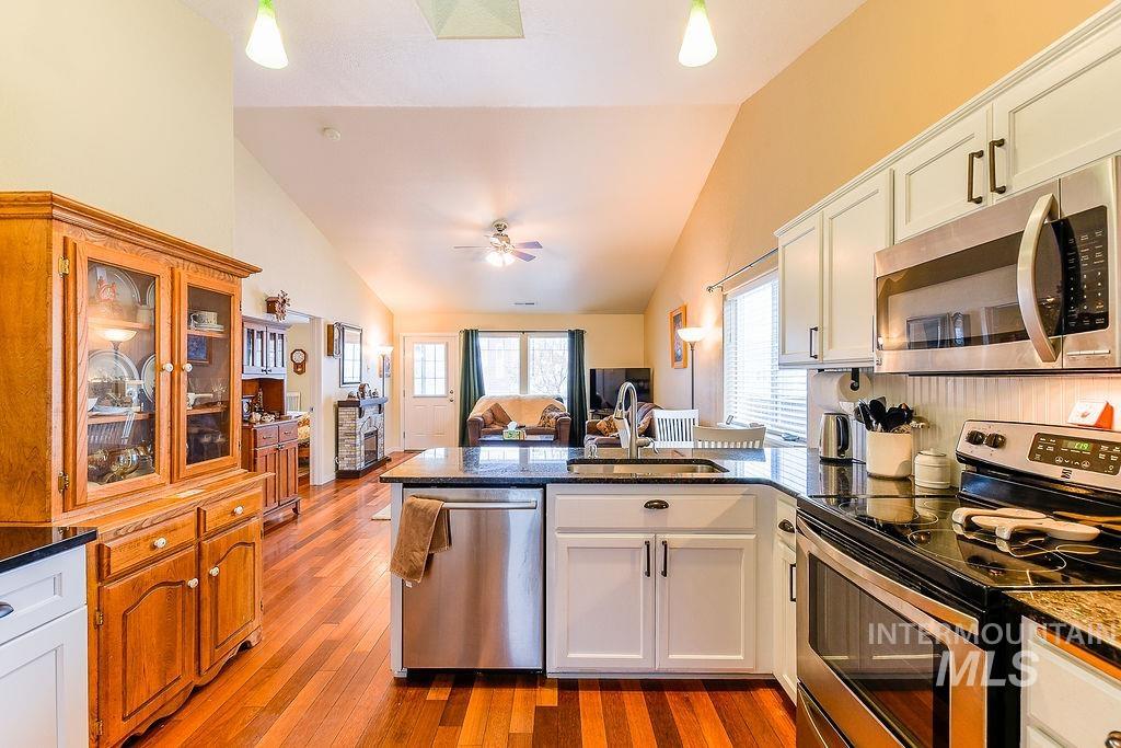 2609 White Ave., Moscow, Idaho 83843, 3 Bedrooms, 2 Bathrooms, Residential For Sale, Price $449,000,MLS 98979166