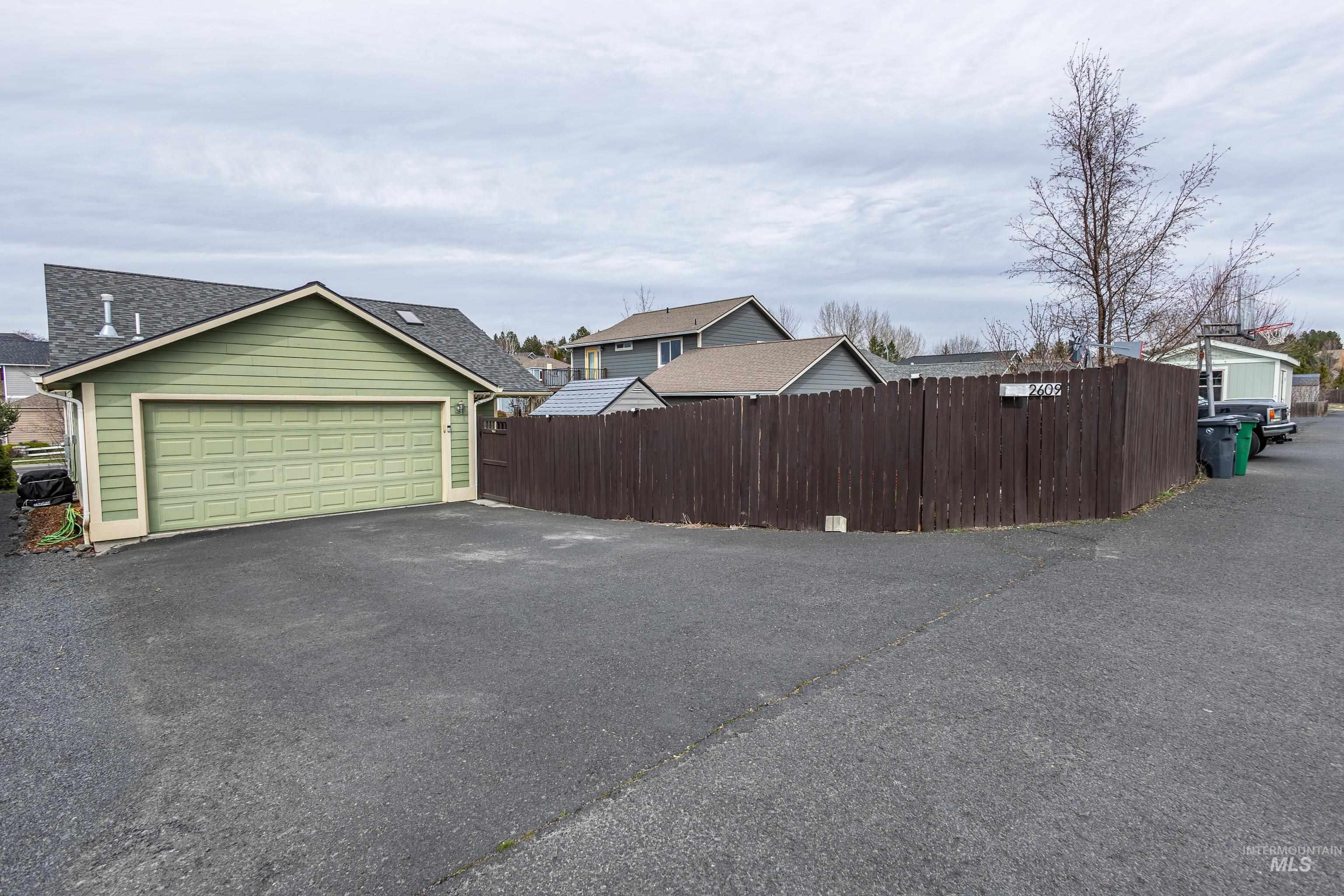 2609 White Ave., Moscow, Idaho 83843, 3 Bedrooms, 2 Bathrooms, Residential For Sale, Price $449,000,MLS 98979166