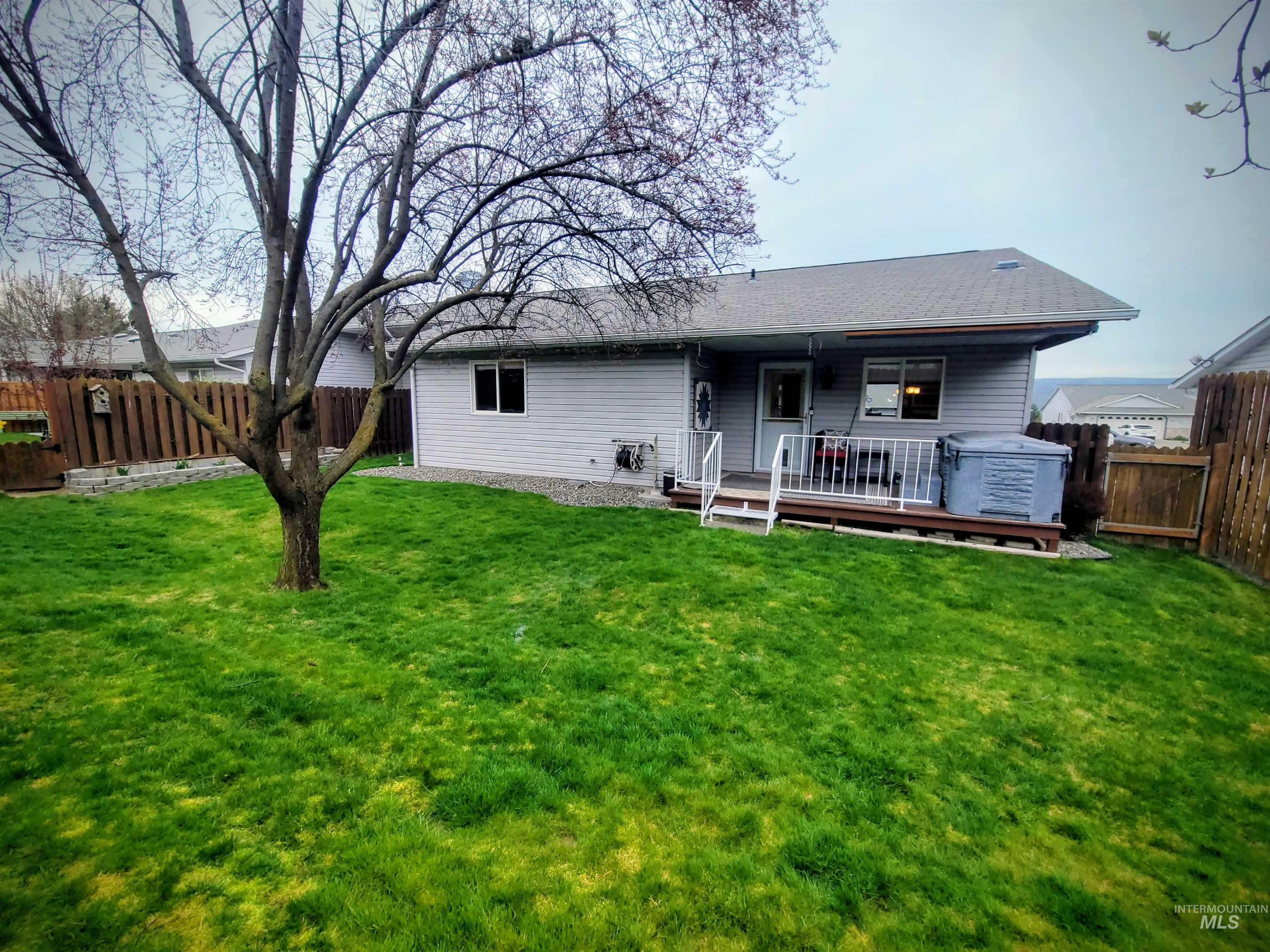 930 Cypress Ct., Lewiston, Idaho 83501-4732, 2 Bedrooms, 2 Bathrooms, Residential For Sale, Price $378,000,MLS 98979167