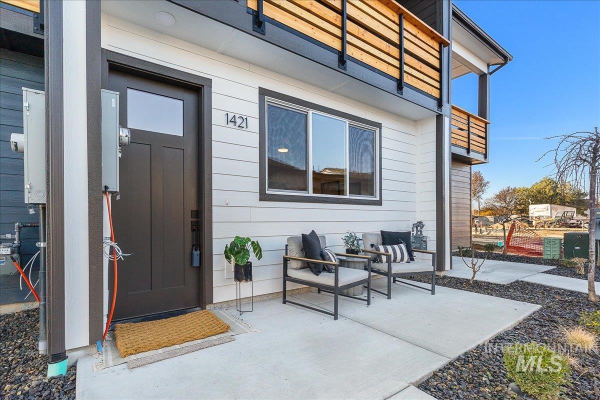 1457 N Bluffs Ridge Lane, Boise, Idaho 83704, 2 Bedrooms, 2.5 Bathrooms, Residential For Sale, Price $369,900,MLS 98979176