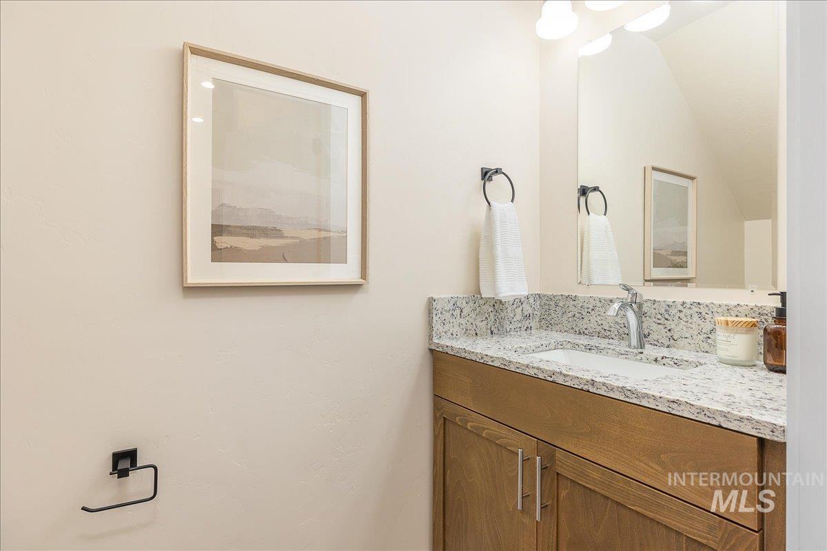 1457 N Bluffs Ridge Lane, Boise, Idaho 83704, 2 Bedrooms, 2.5 Bathrooms, Residential For Sale, Price $369,900,MLS 98979176