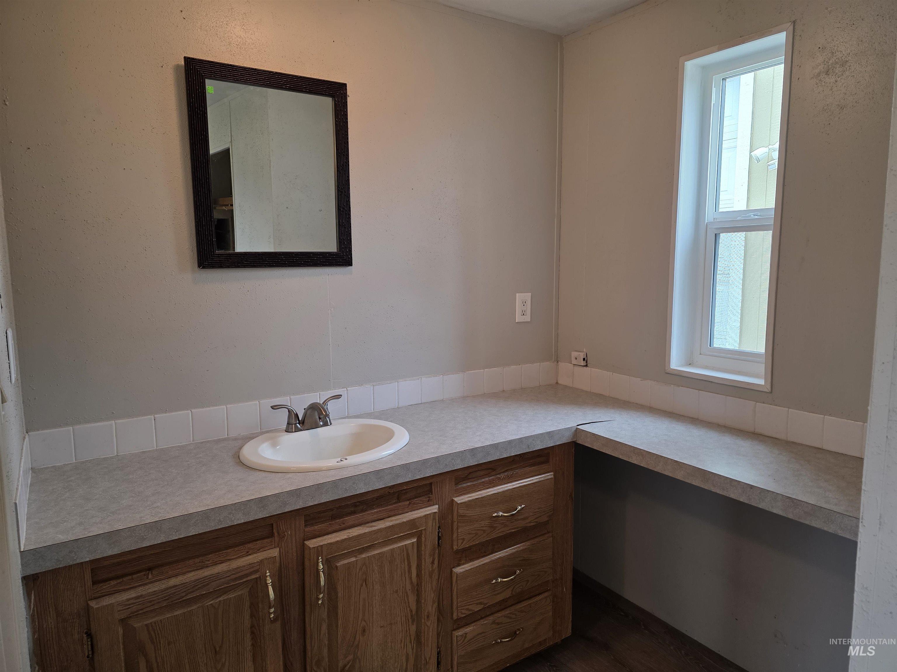 2240 Appleside Blvd, Clarkston, Washington 99403, 2 Bedrooms, 2 Bathrooms, Residential For Sale, Price $189,000,MLS 98979177