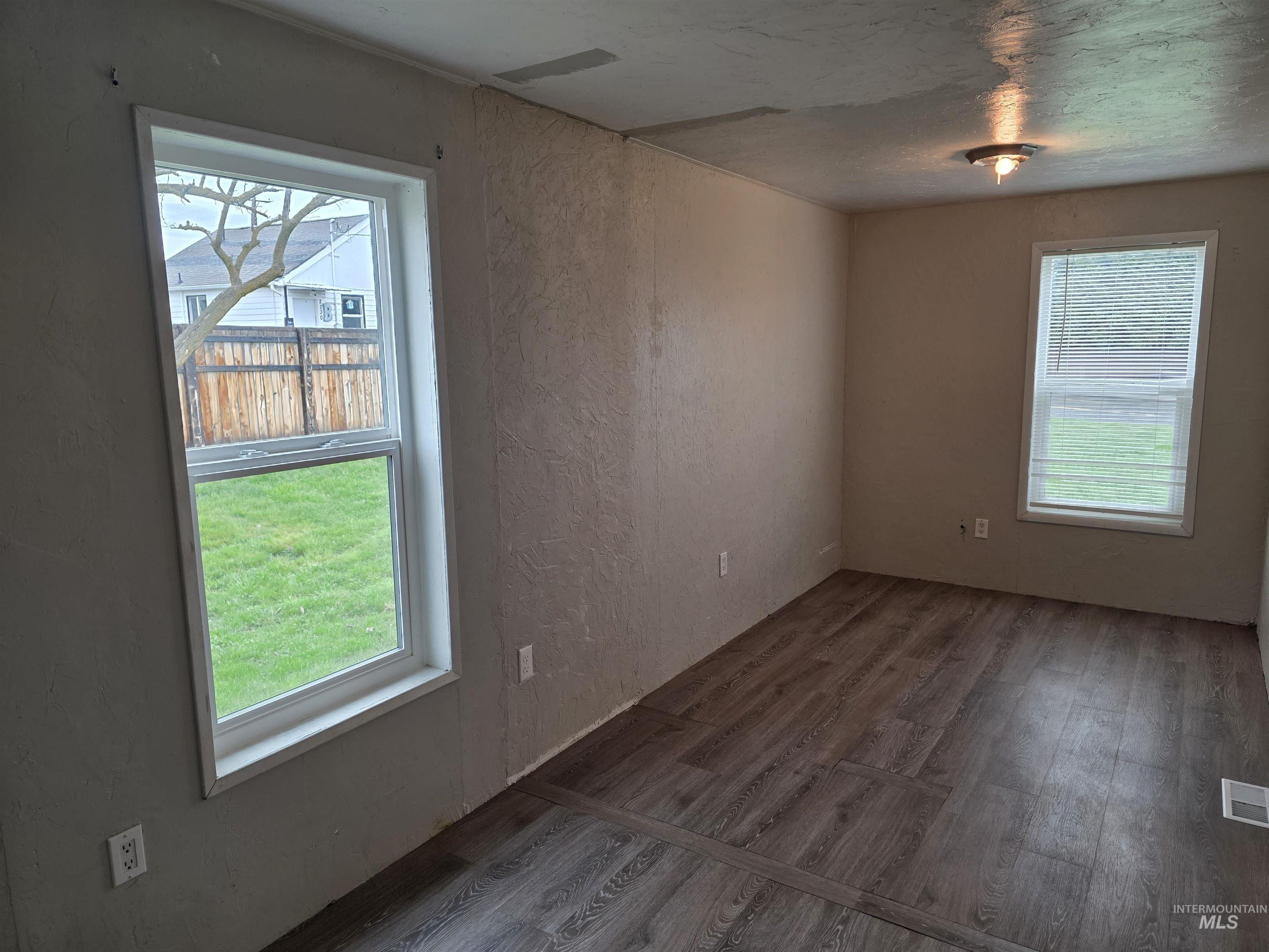 2240 Appleside Blvd, Clarkston, Washington 99403, 2 Bedrooms, 2 Bathrooms, Residential For Sale, Price $189,000,MLS 98979177