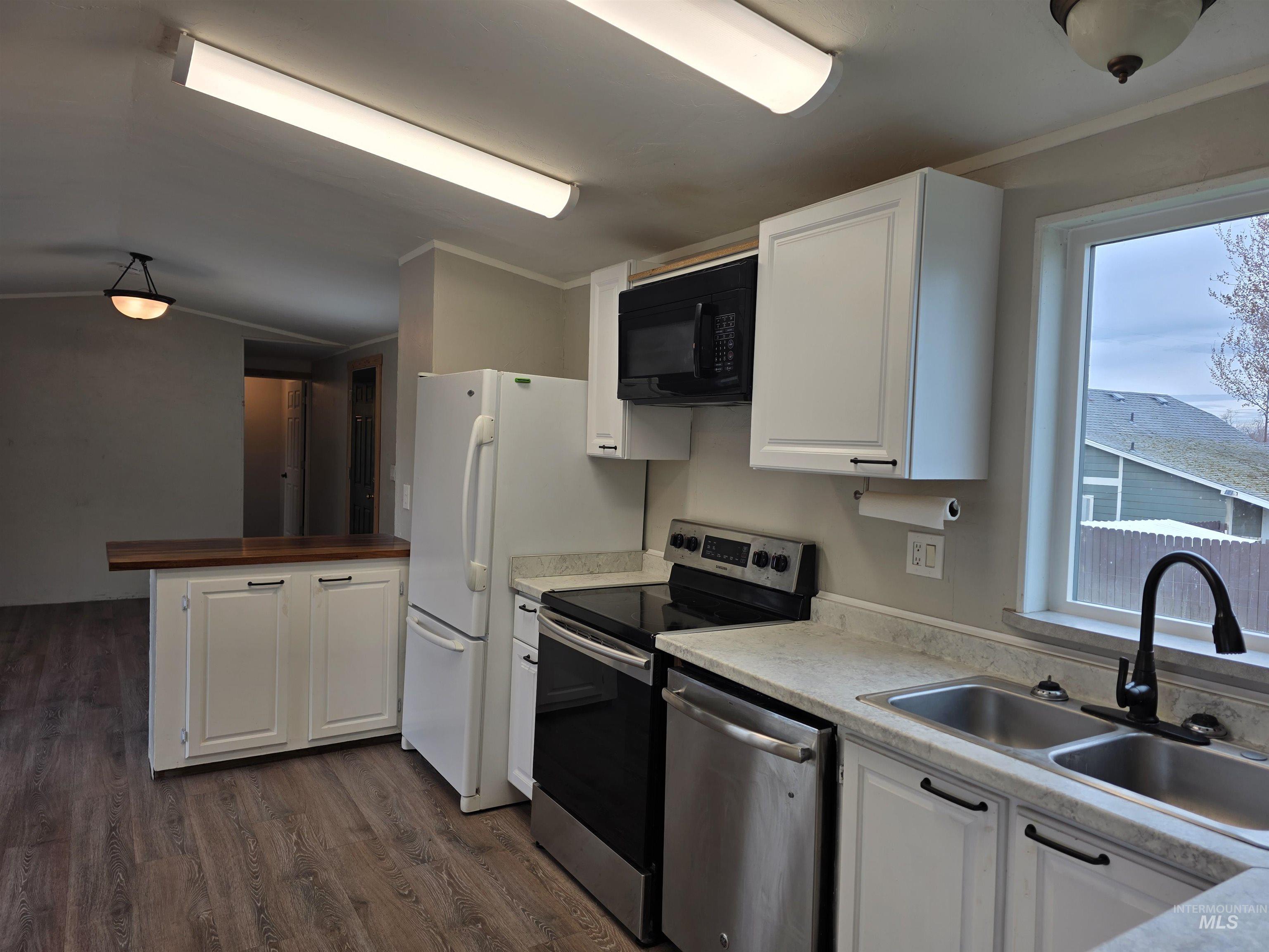 2240 Appleside Blvd, Clarkston, Washington 99403, 2 Bedrooms, 2 Bathrooms, Residential For Sale, Price $189,000,MLS 98979177