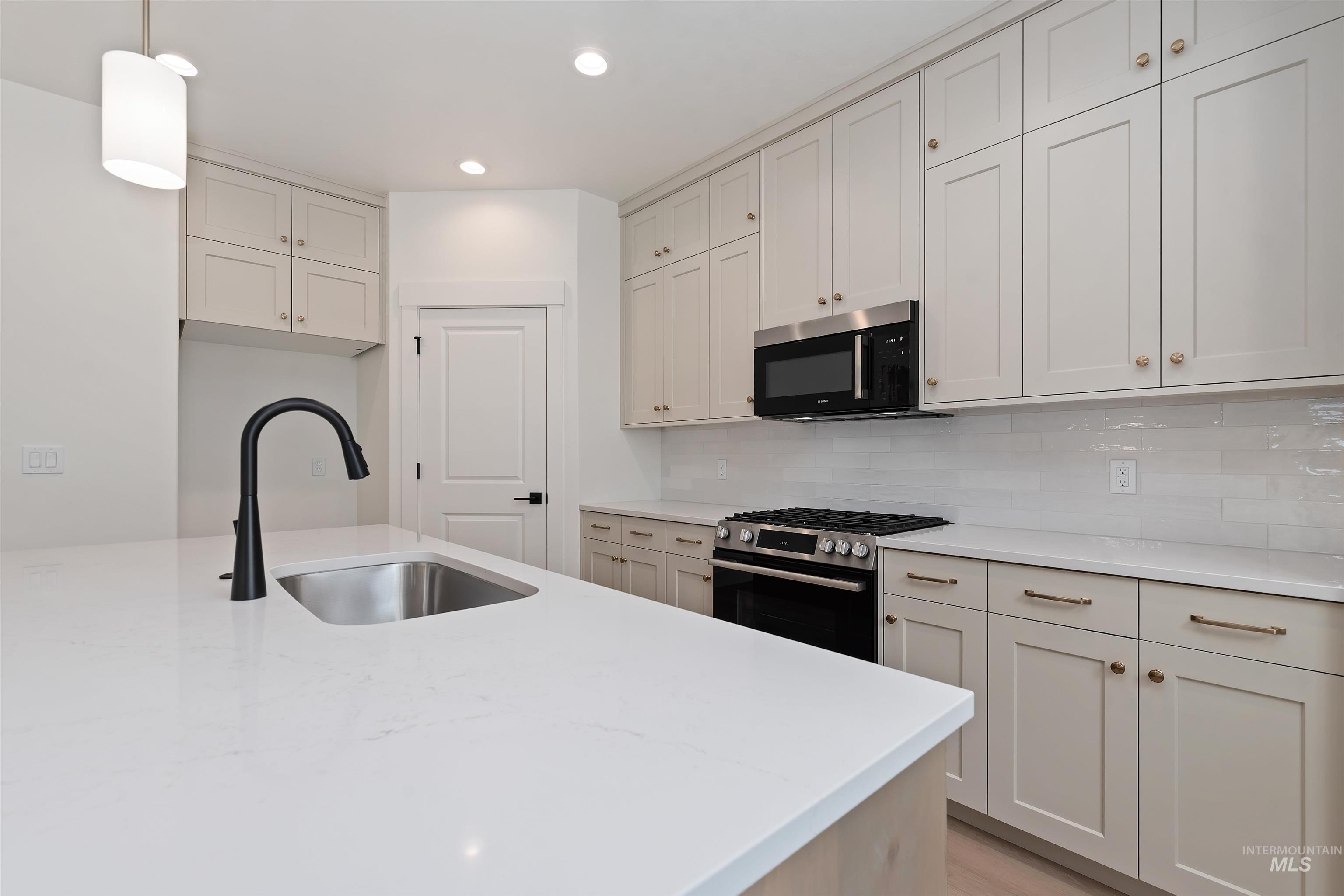 4215 Tropic Way, Caldwell, Idaho 83607, 4 Bedrooms, 2.5 Bathrooms, Residential For Sale, Price $499,880,MLS 98979180