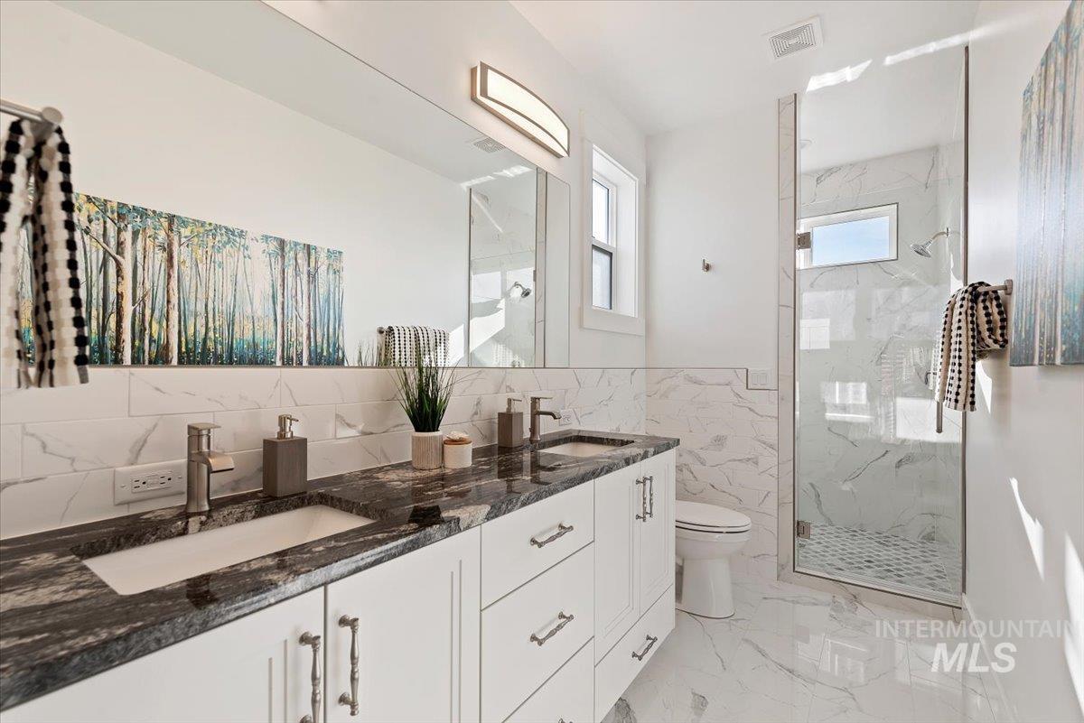 16834 Long Meadow Dr, Caldwell, Idaho 83607, 4 Bedrooms, 3.5 Bathrooms, Residential For Sale, Price $1,179,000,MLS 98979181