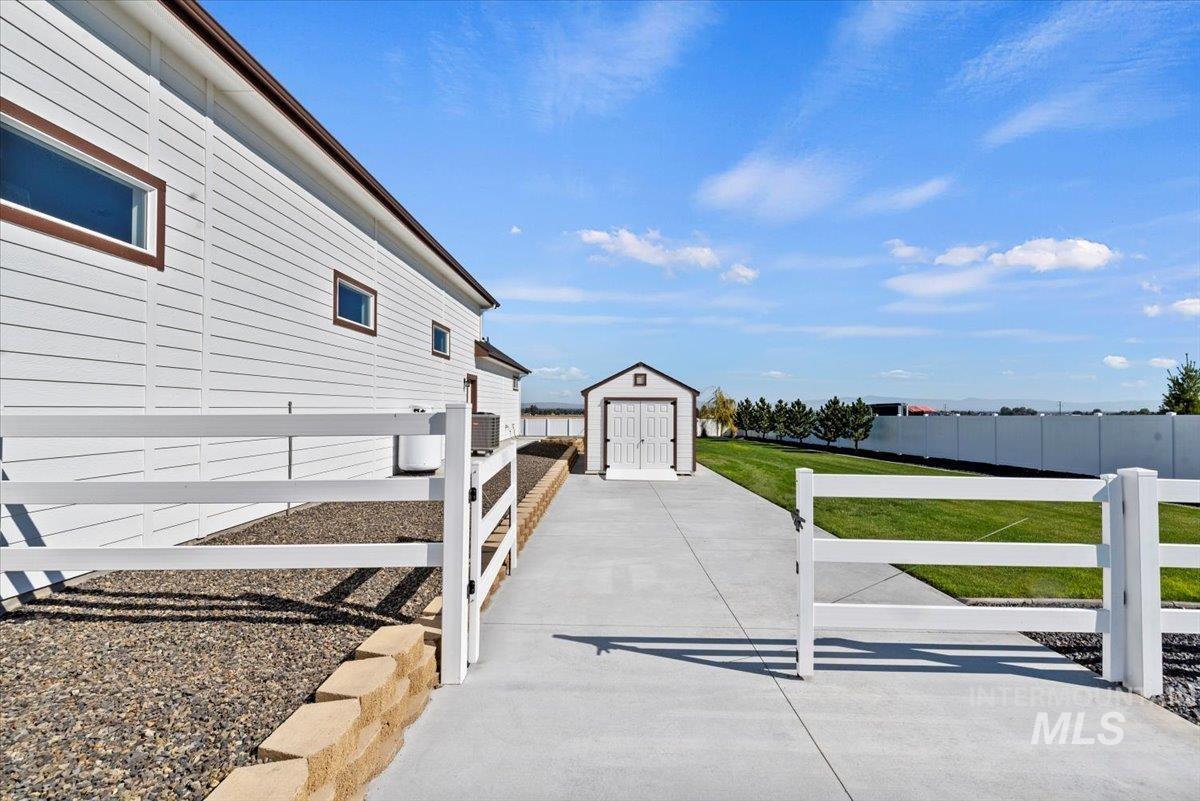 16834 Long Meadow Dr, Caldwell, Idaho 83607, 4 Bedrooms, 3.5 Bathrooms, Residential For Sale, Price $1,179,000,MLS 98979181