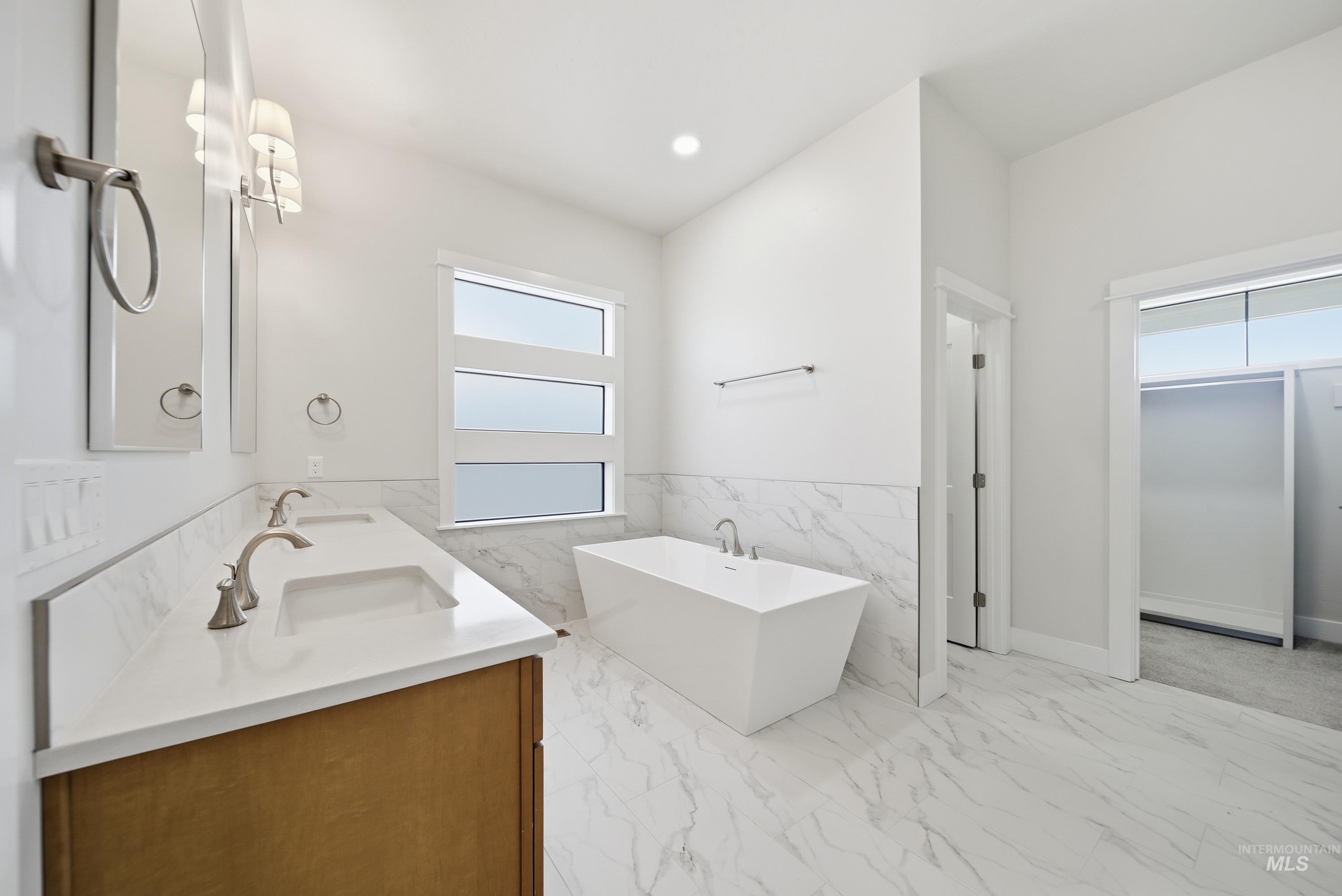 2943 N Sun City Ave, Star, Idaho 83669, 5 Bedrooms, 22.5 Bathrooms, Residential For Sale, Price $765,000,MLS 98979183