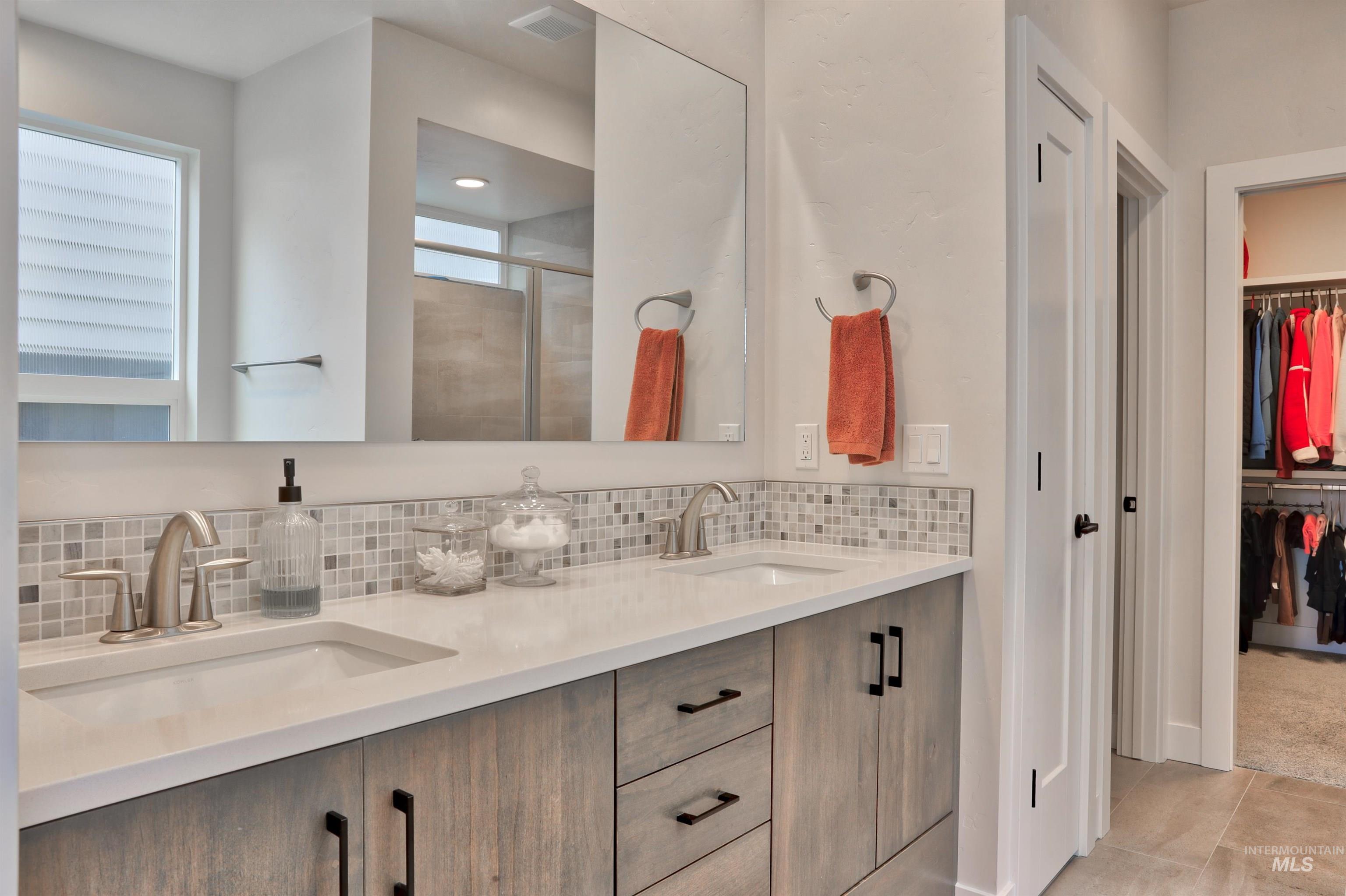 7033 S Zenith, Meridian, Idaho 83642, 4 Bedrooms, 3 Bathrooms, Residential For Sale, Price $685,000,MLS 98979187