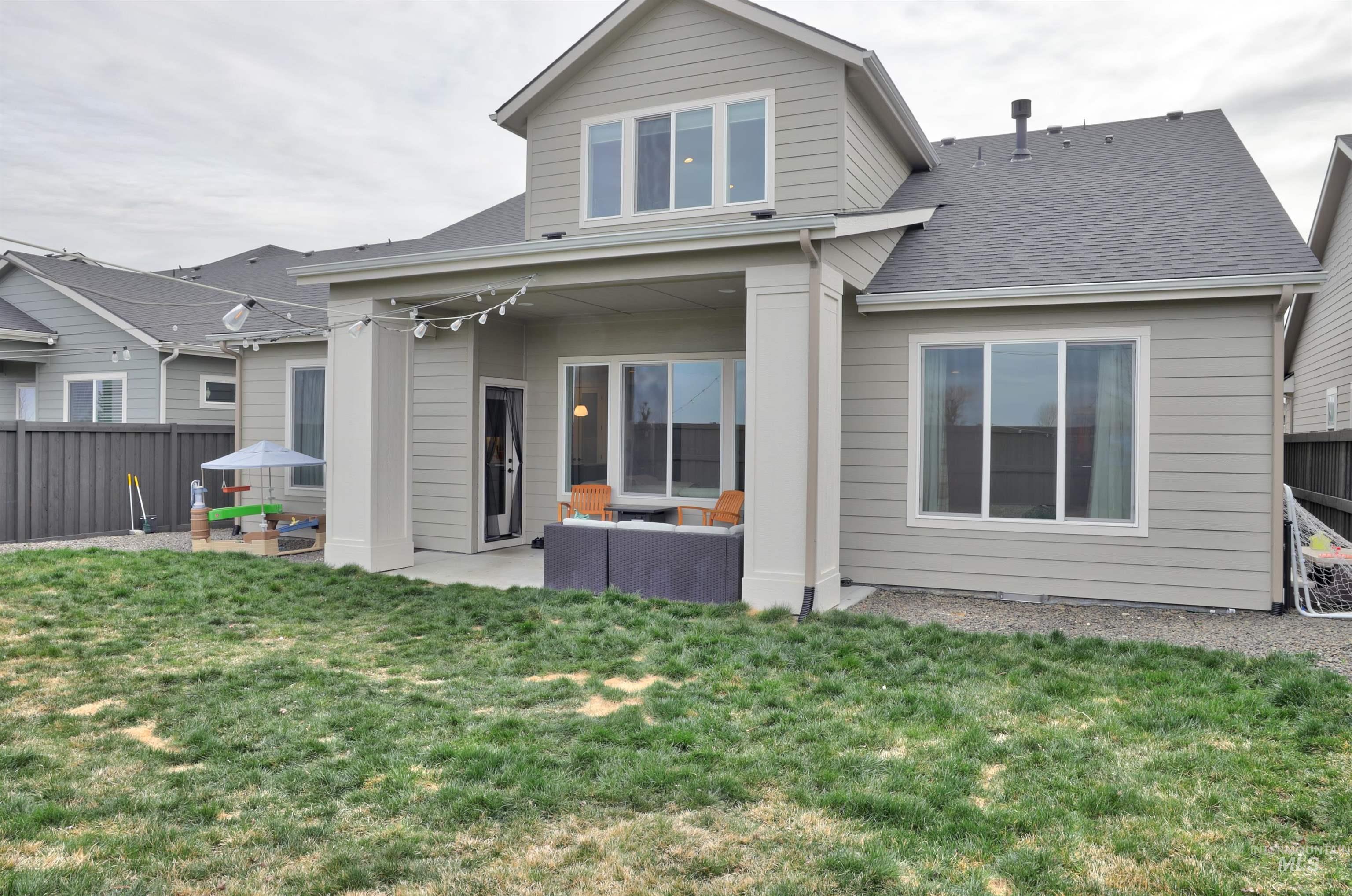 7033 S Zenith, Meridian, Idaho 83642, 4 Bedrooms, 3 Bathrooms, Residential For Sale, Price $685,000,MLS 98979187