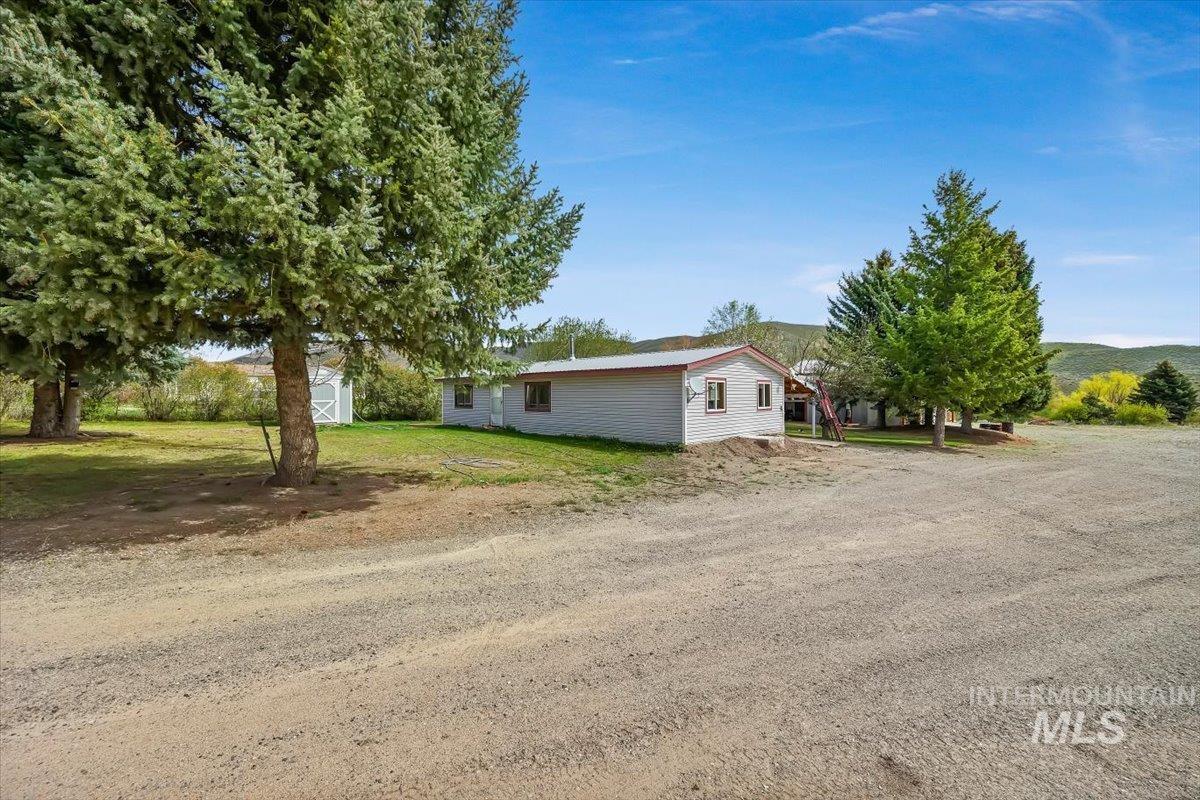 102 Willow Creek Rd, Fairfield, Idaho 83327, 3 Bedrooms, 1.5 Bathrooms, Residential For Sale, Price $399,000,MLS 98979192