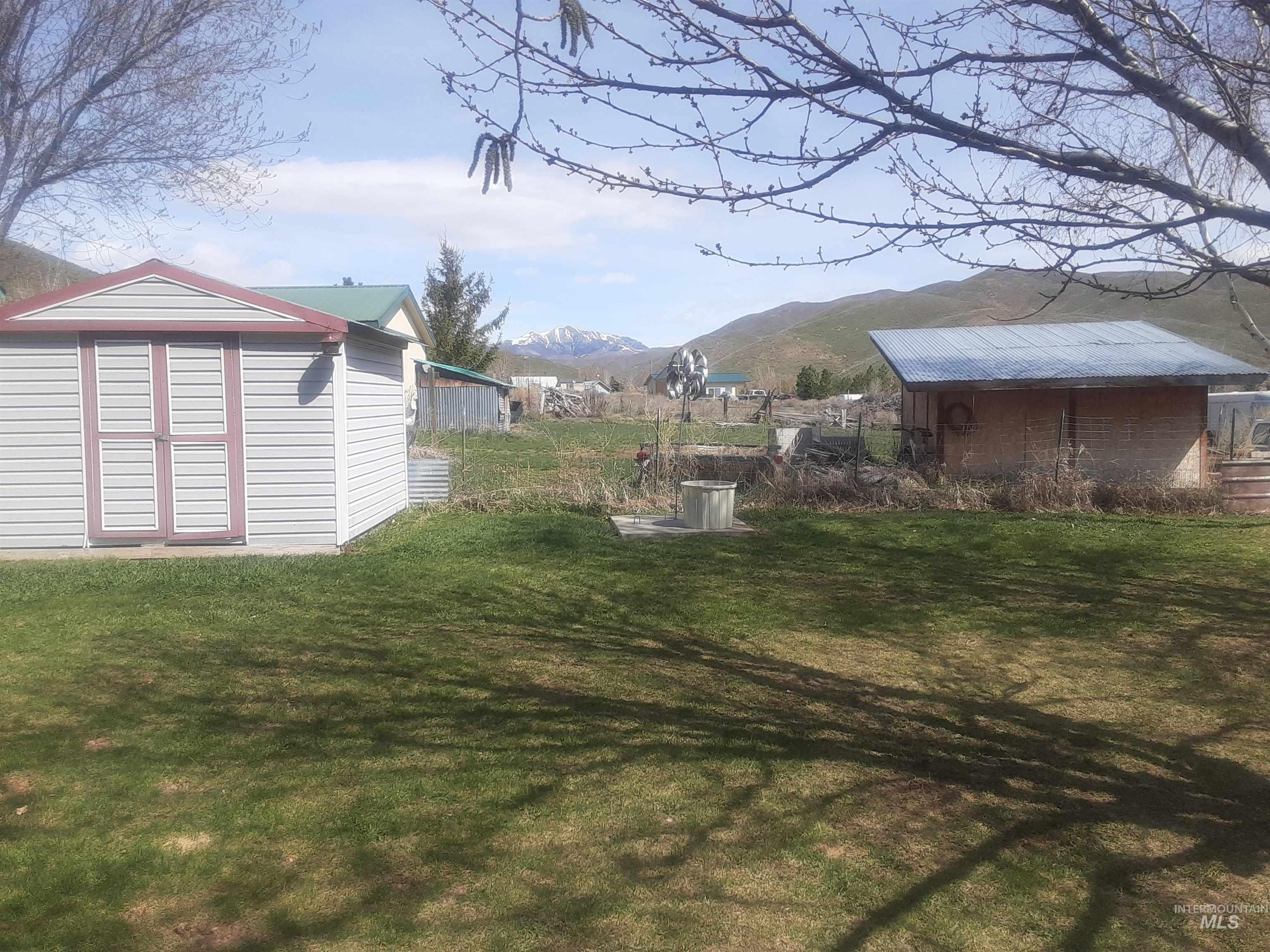 102 Willow Creek Rd, Fairfield, Idaho 83327, 3 Bedrooms, 1.5 Bathrooms, Residential For Sale, Price $409,000, 98979192