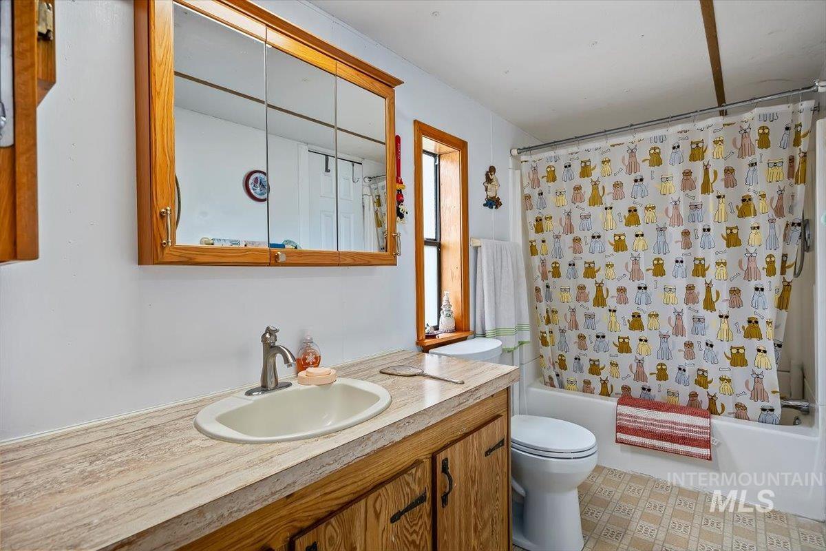 102 Willow Creek Rd, Fairfield, Idaho 83327, 3 Bedrooms, 1.5 Bathrooms, Residential For Sale, Price $399,000,MLS 98979192