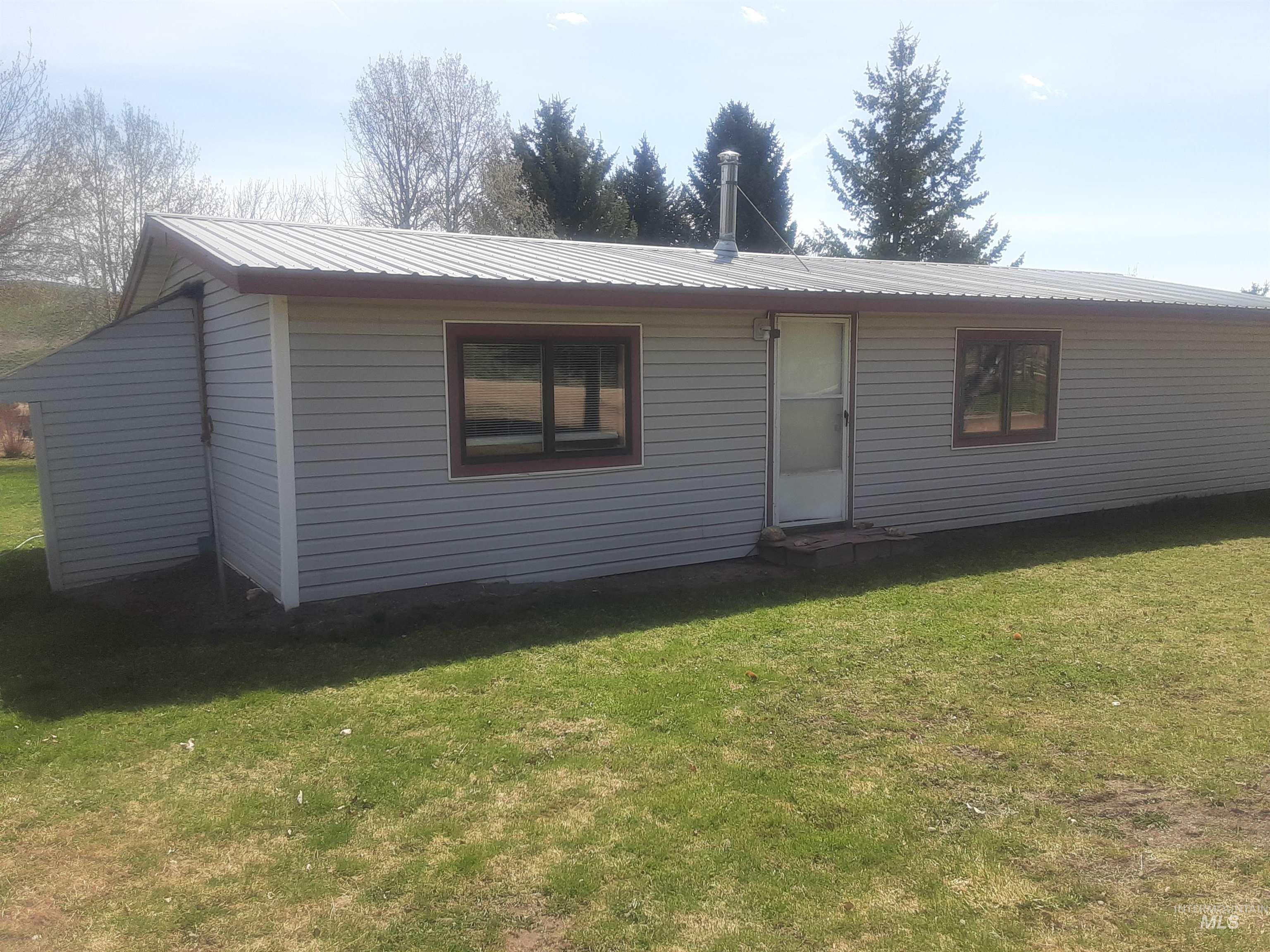 102 Willow Creek Rd, Fairfield, Idaho 83327, 3 Bedrooms, 1.5 Bathrooms, Residential For Sale, Price $409,000, 98979192