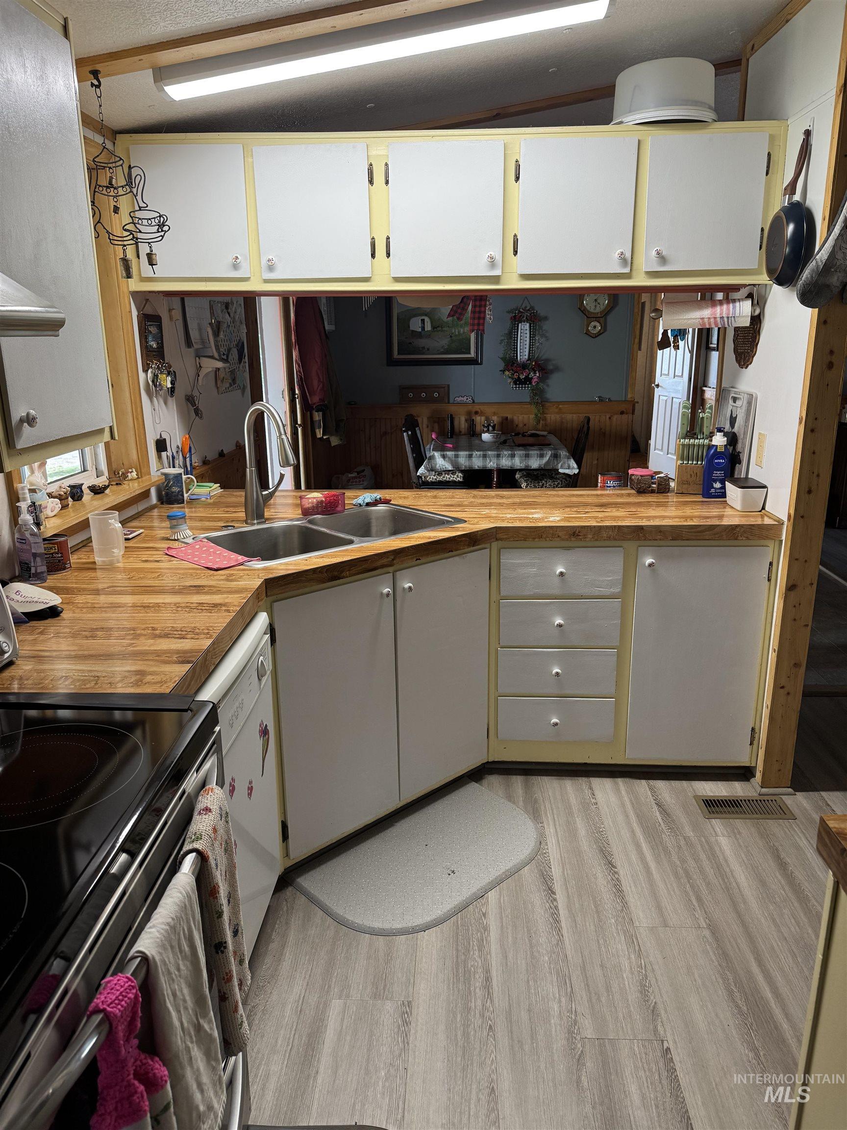 102 Willow Creek Rd, Fairfield, Idaho 83327, 3 Bedrooms, 1.5 Bathrooms, Residential For Sale, Price $409,000, 98979192