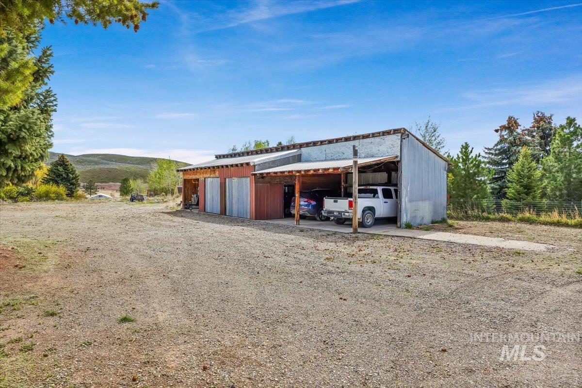 102 Willow Creek Rd, Fairfield, Idaho 83327, 3 Bedrooms, 1.5 Bathrooms, Residential For Sale, Price $399,000,MLS 98979192