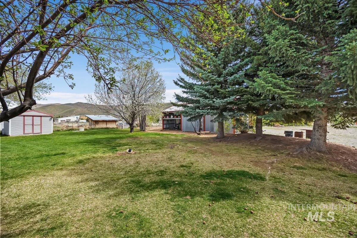 102 Willow Creek Rd, Fairfield, Idaho 83327, 3 Bedrooms, 1.5 Bathrooms, Residential For Sale, Price $399,000,MLS 98979192