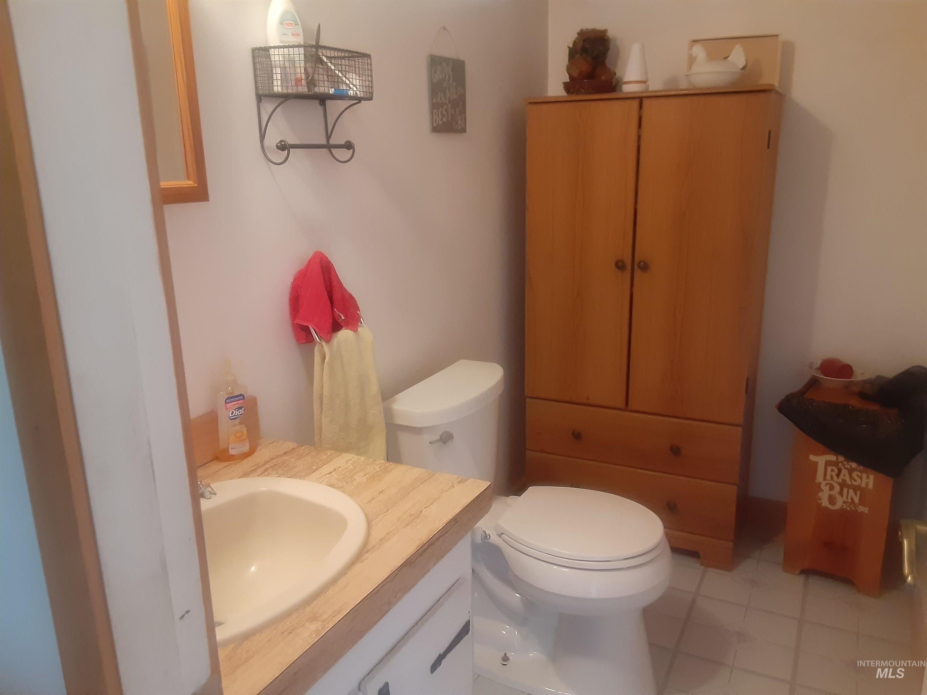 102 Willow Creek Rd, Fairfield, Idaho 83327, 3 Bedrooms, 1.5 Bathrooms, Residential For Sale, Price $409,000, 98979192