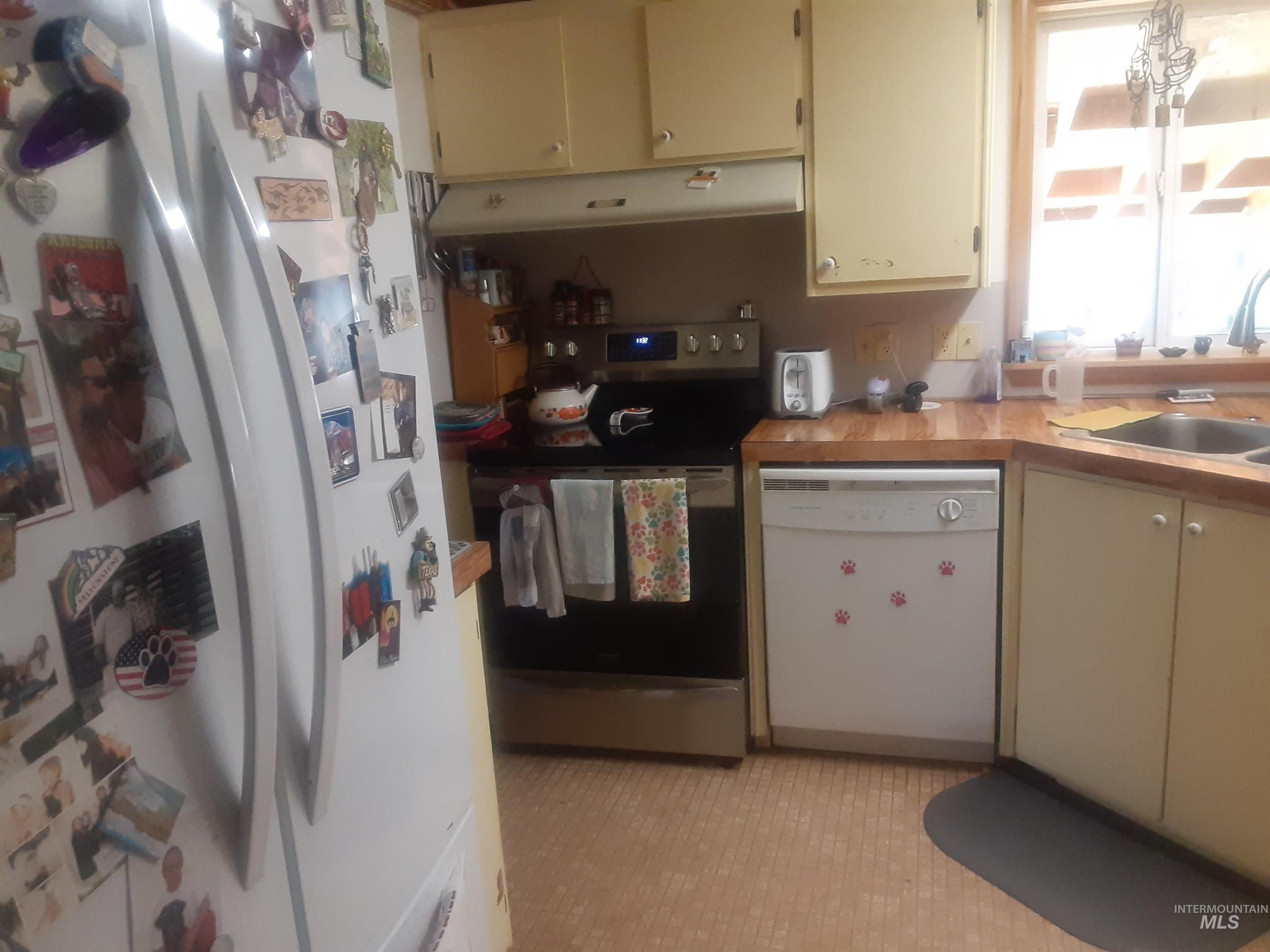 102 Willow Creek Rd, Fairfield, Idaho 83327, 3 Bedrooms, 1.5 Bathrooms, Residential For Sale, Price $409,000,MLS 98979192