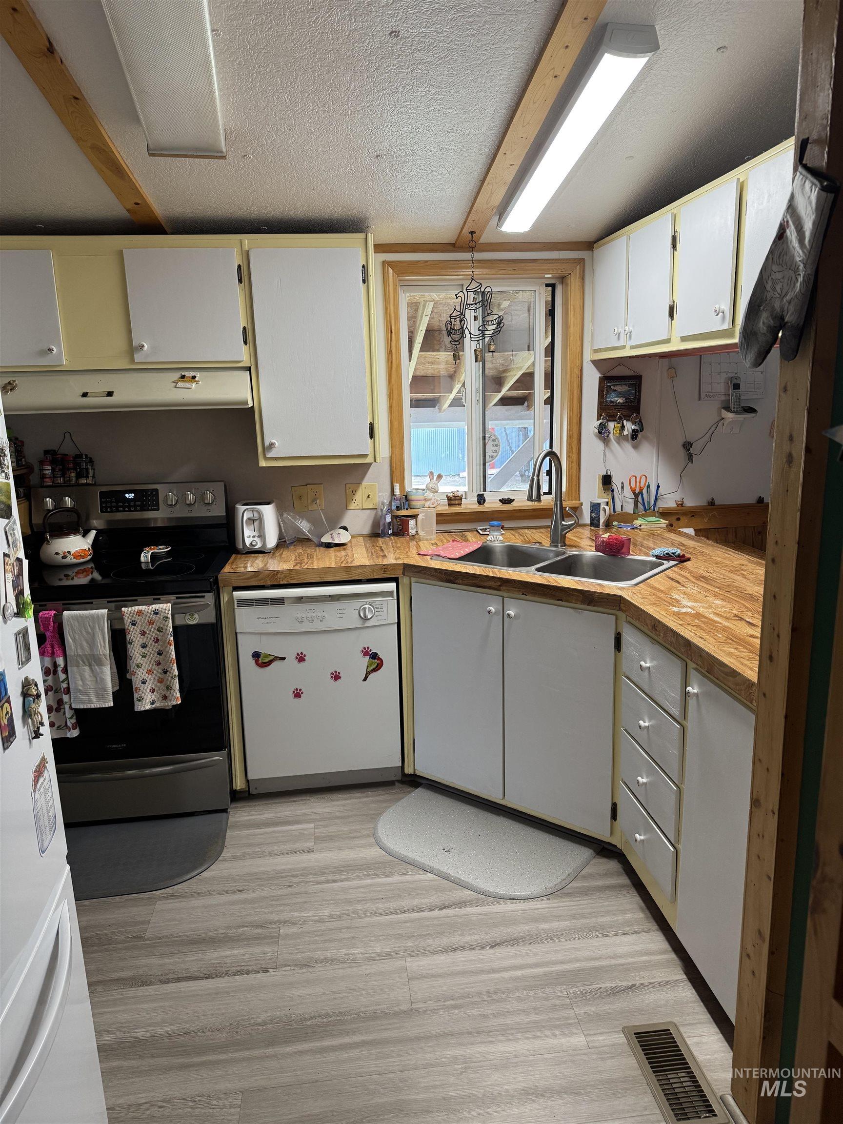 102 Willow Creek Rd, Fairfield, Idaho 83327, 3 Bedrooms, 1.5 Bathrooms, Residential For Sale, Price $409,000,MLS 98979192