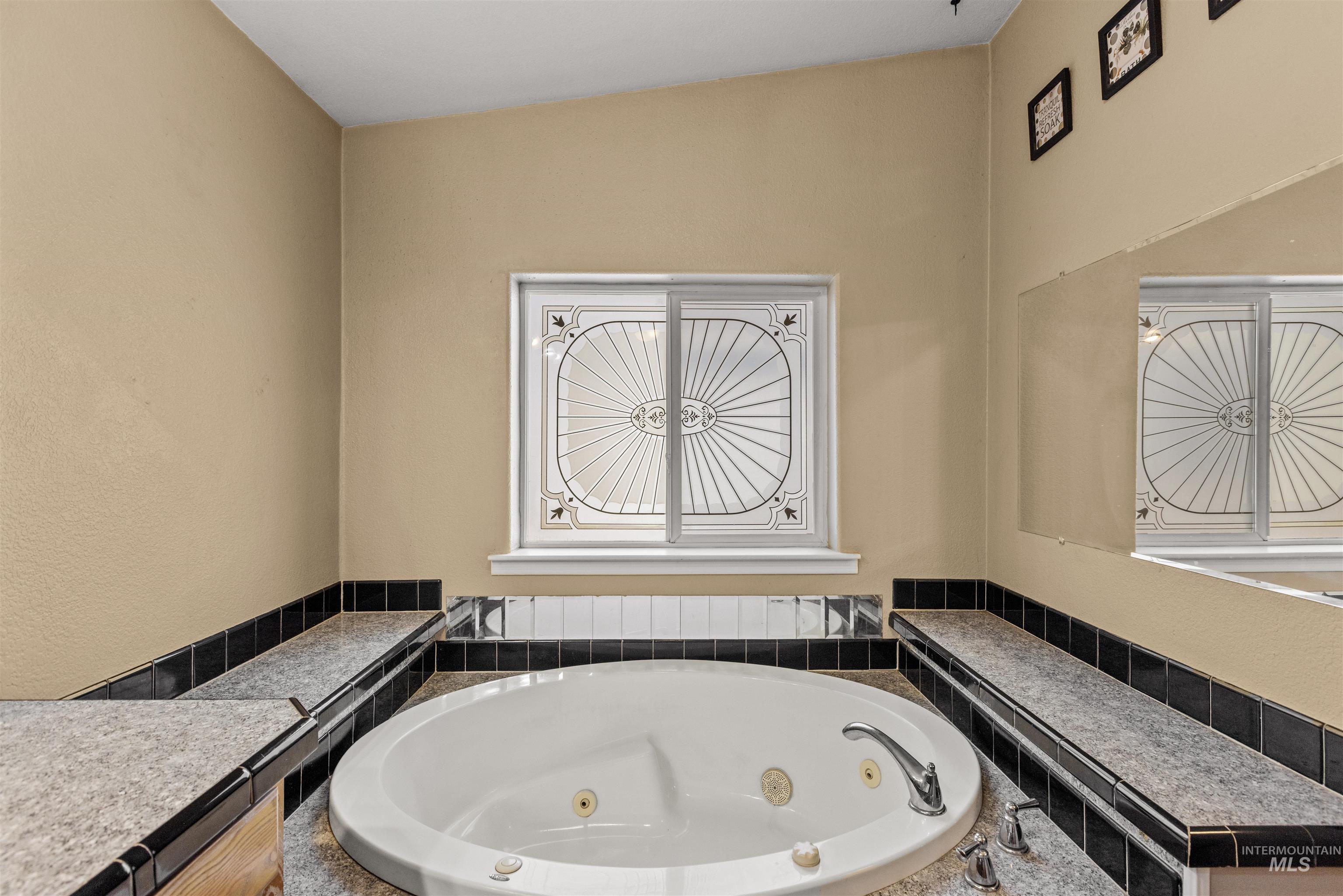 1911 Gold Dust, Cascade, Idaho 83611, 3 Bedrooms, 2 Bathrooms, Residential For Sale, Price $559,900,MLS 98979194