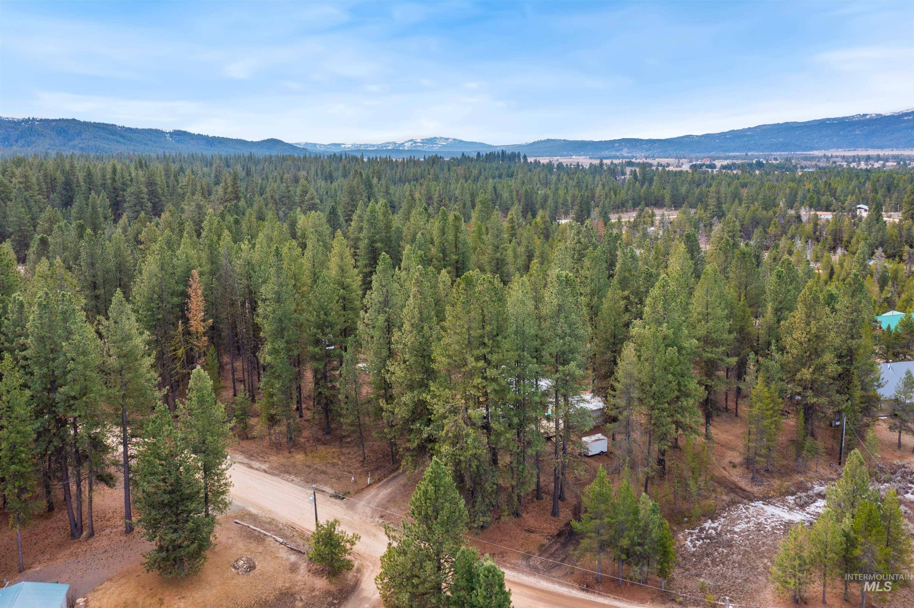 1911 Gold Dust, Cascade, Idaho 83611, 3 Bedrooms, 2 Bathrooms, Residential For Sale, Price $559,900,MLS 98979194