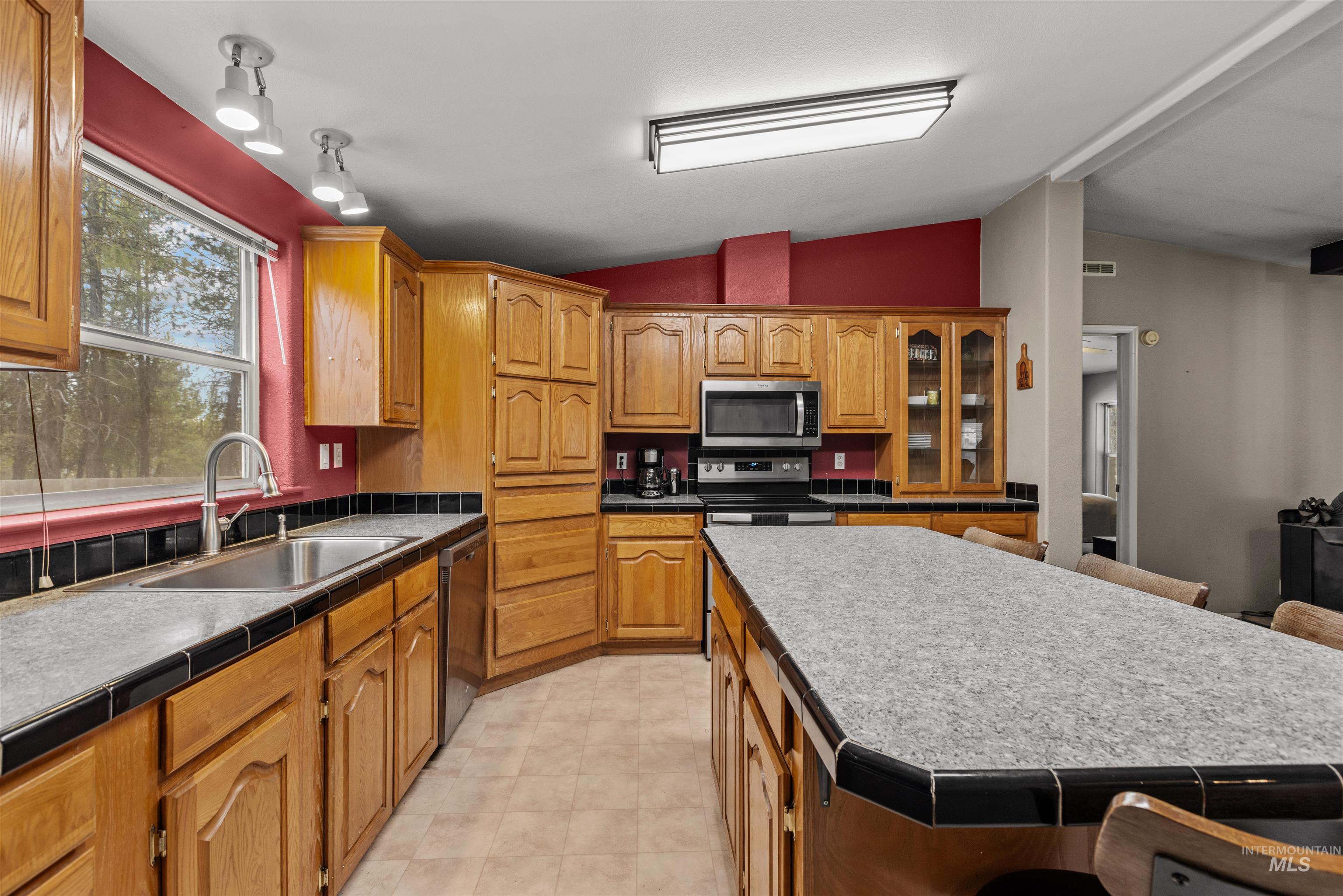 1911 Gold Dust, Cascade, Idaho 83611, 3 Bedrooms, 2 Bathrooms, Residential For Sale, Price $559,900,MLS 98979194