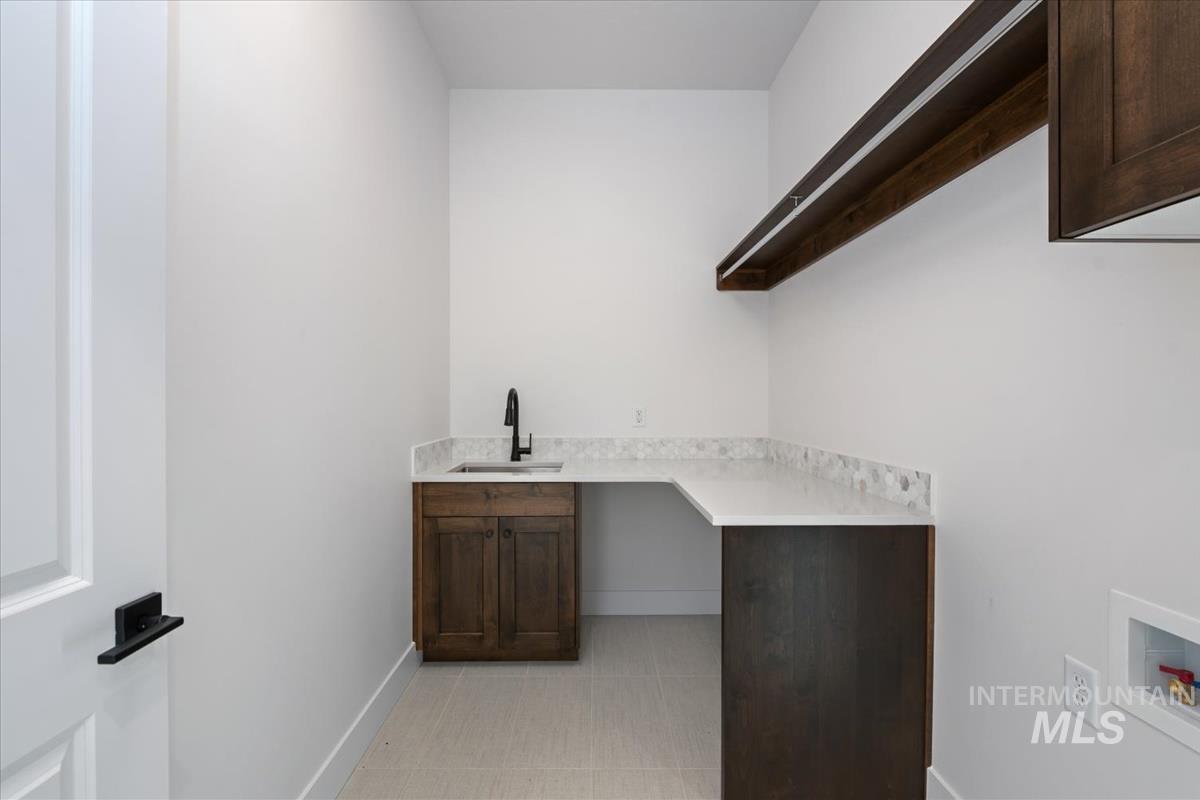 2033 E Blakehurst St., Kuna, Idaho 83634, 5 Bedrooms, 3.5 Bathrooms, Residential For Sale, Price $949,880,MLS 98979197